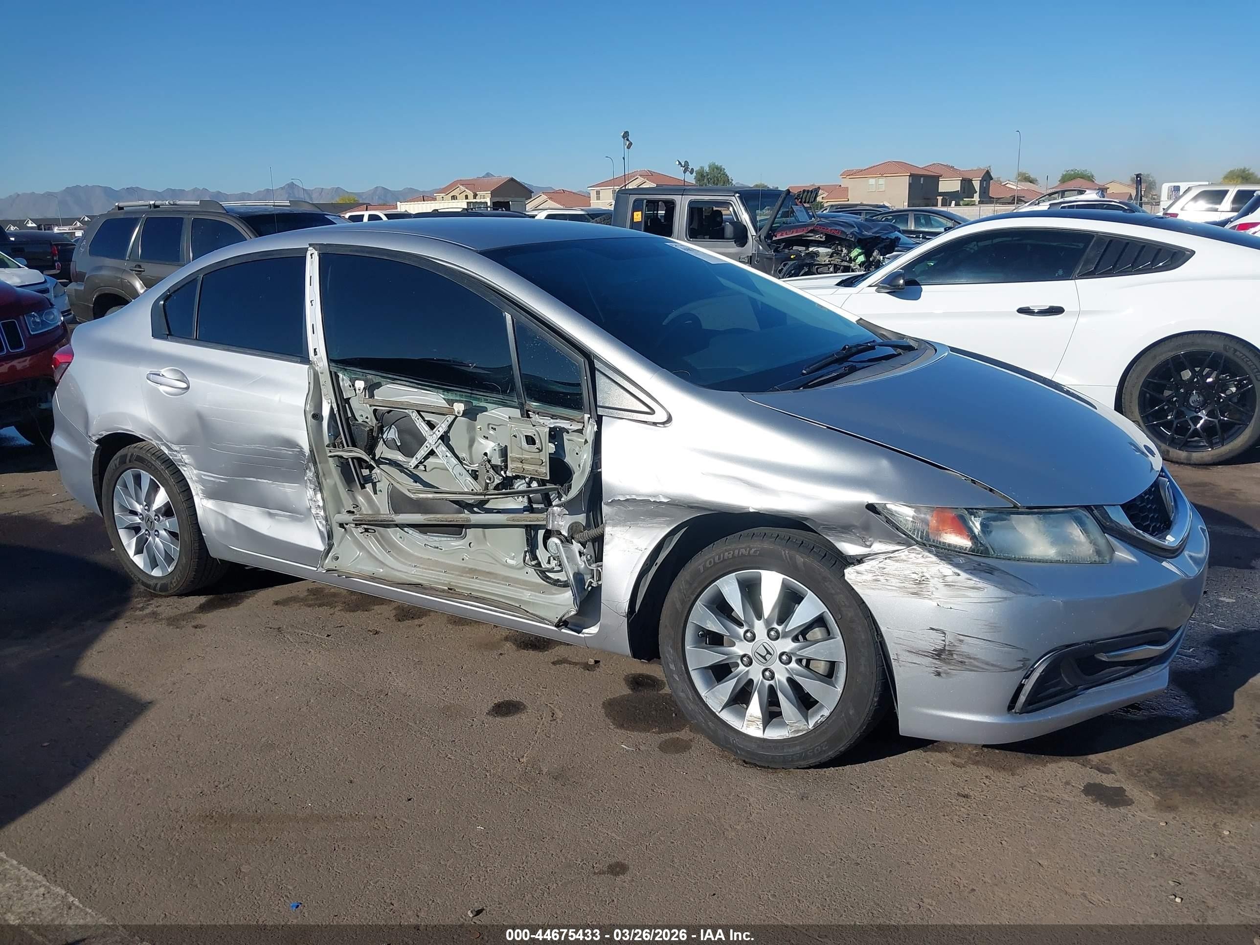 2014 Honda Civic Lx Серебряный vin: 19XFB2F56EE016236