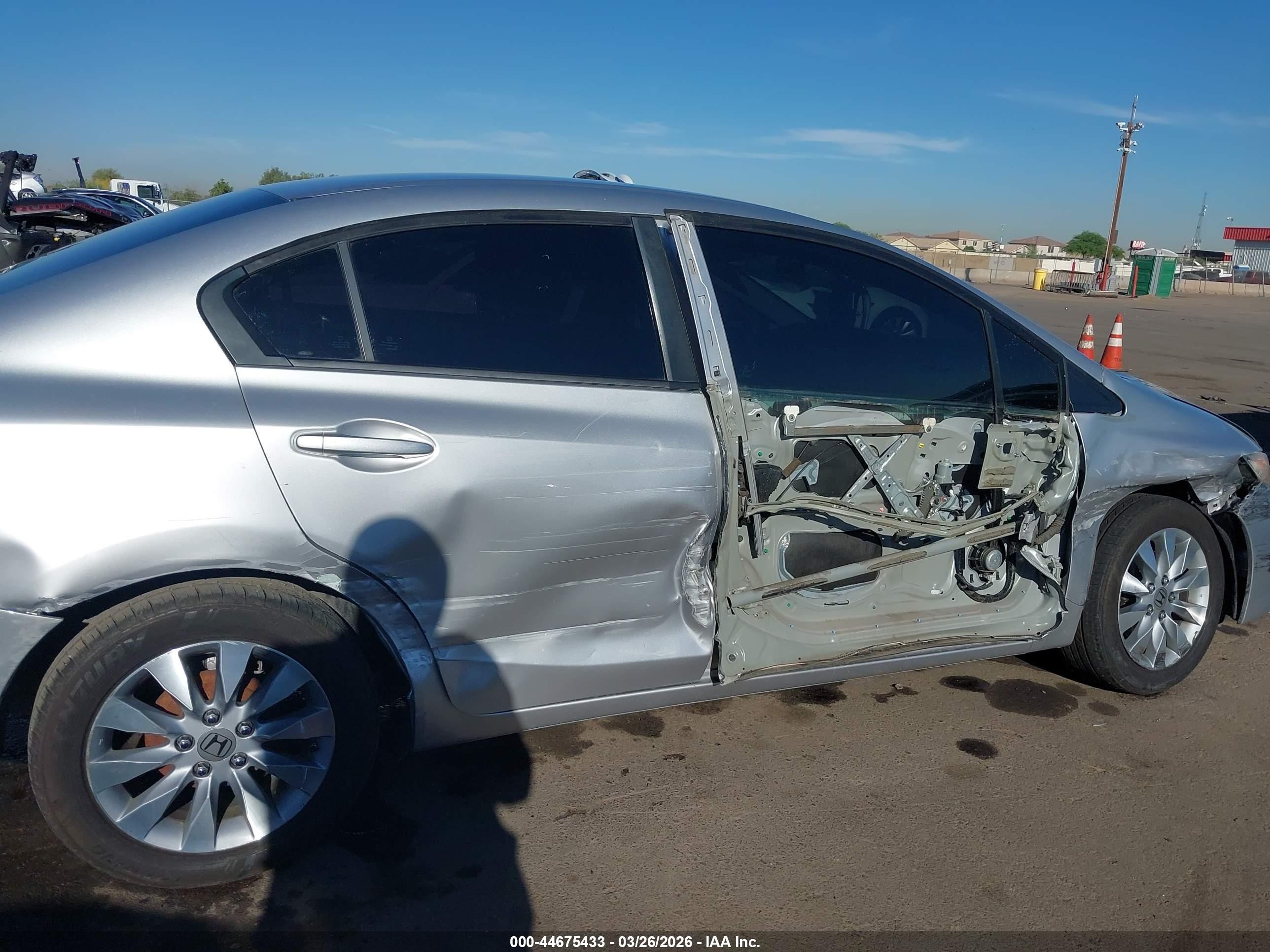 2014 Honda Civic Lx Серебряный vin: 19XFB2F56EE016236