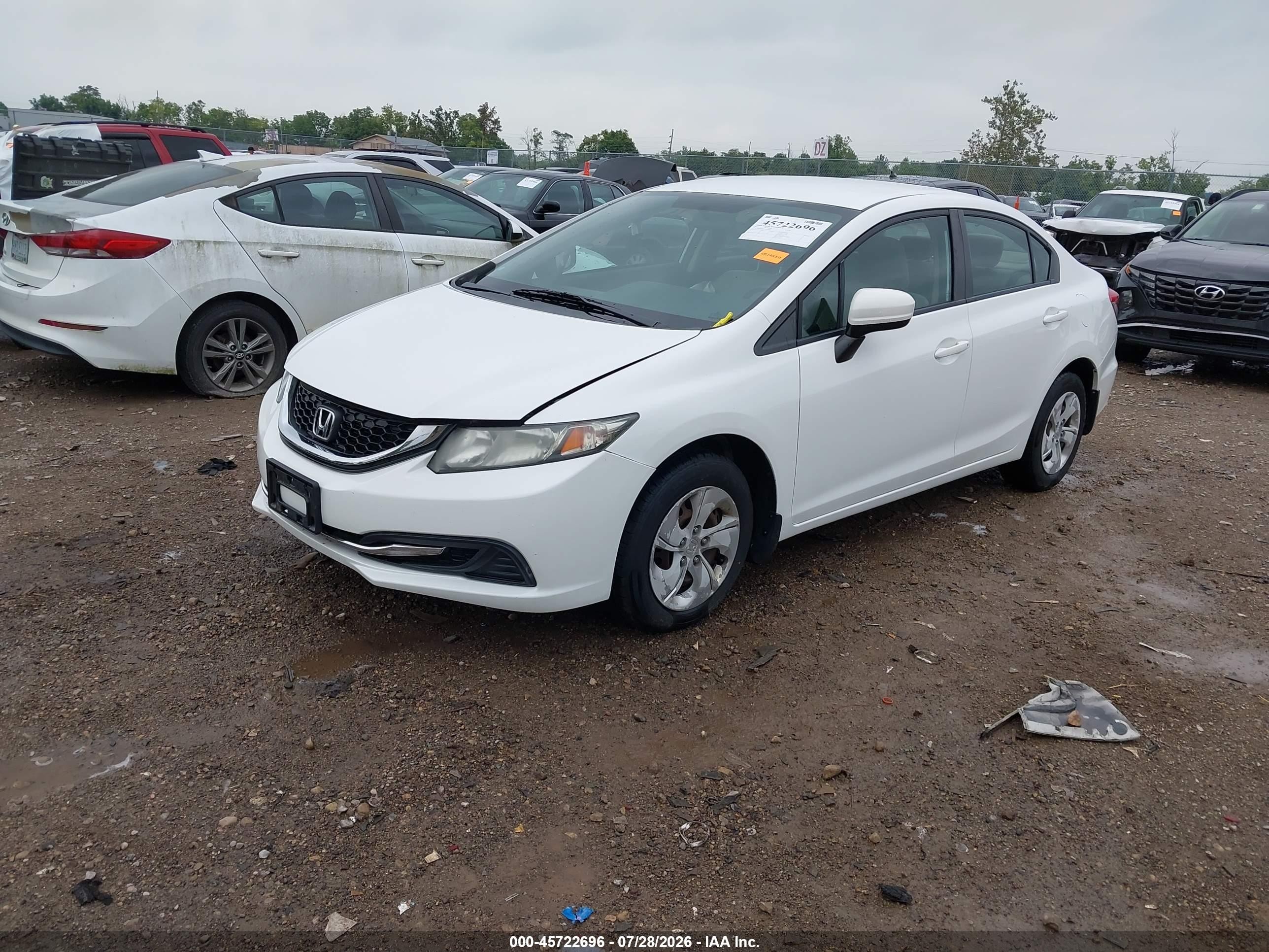 2015 Honda Civic Lx Белый vin: 19XFB2F56FE031854