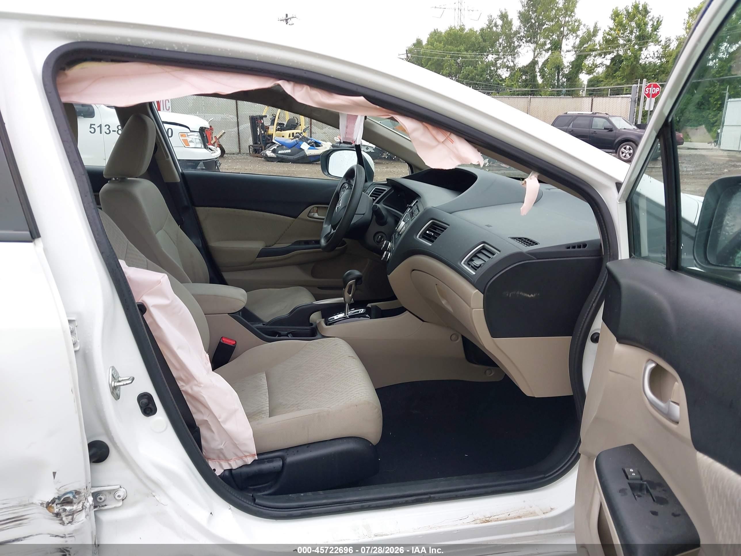 2015 Honda Civic Lx Белый vin: 19XFB2F56FE031854