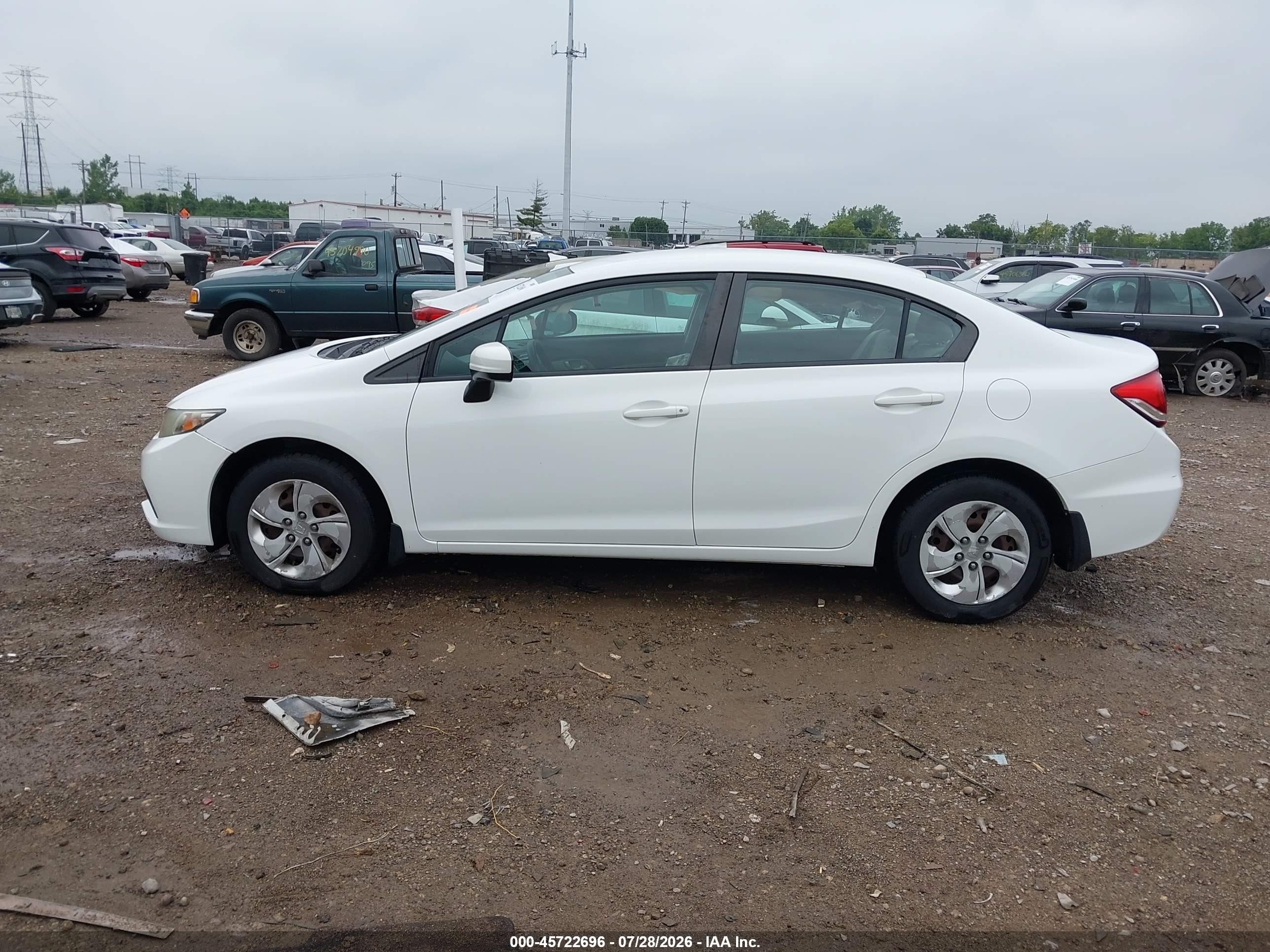 2015 Honda Civic Lx Белый vin: 19XFB2F56FE031854