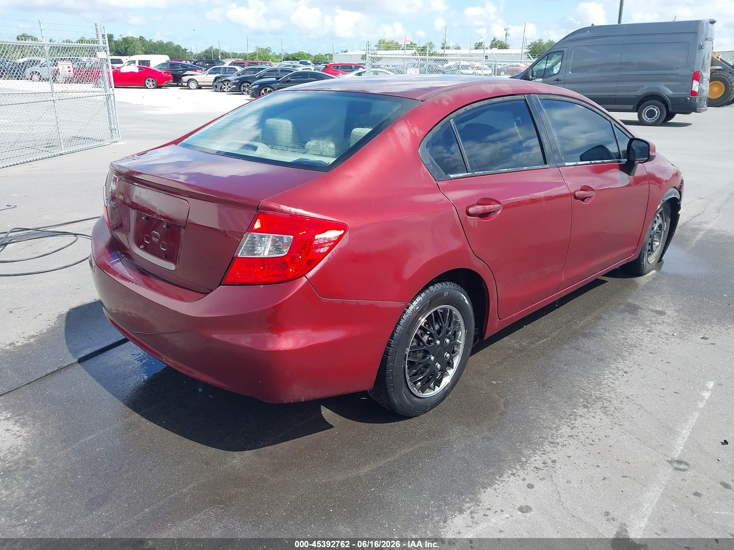 2012 Honda Civic Lx Burgundy vin: 19XFB2F57CE393011