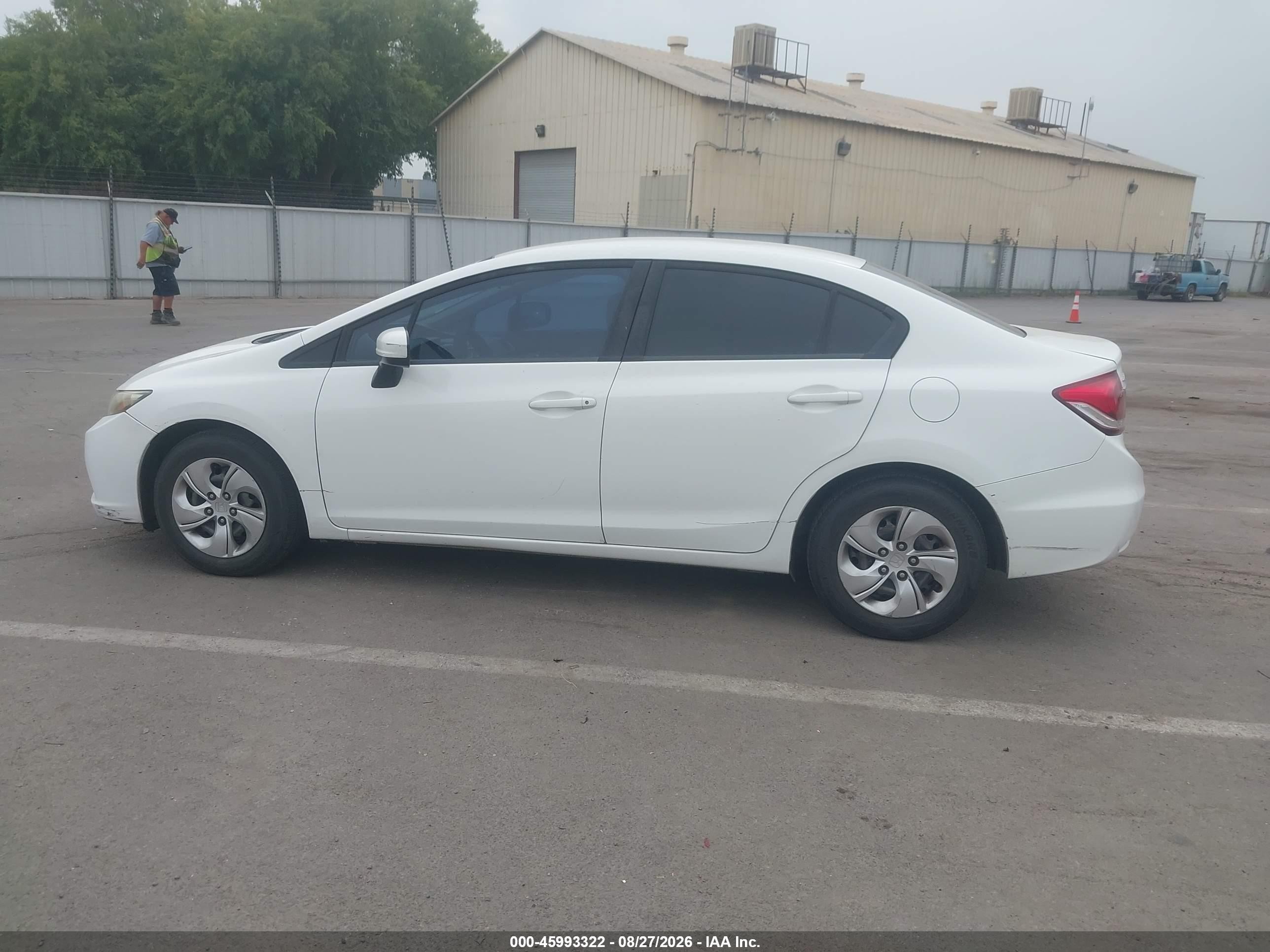 2014 Honda Civic Lx Белый vin: 19XFB2F57EE216414