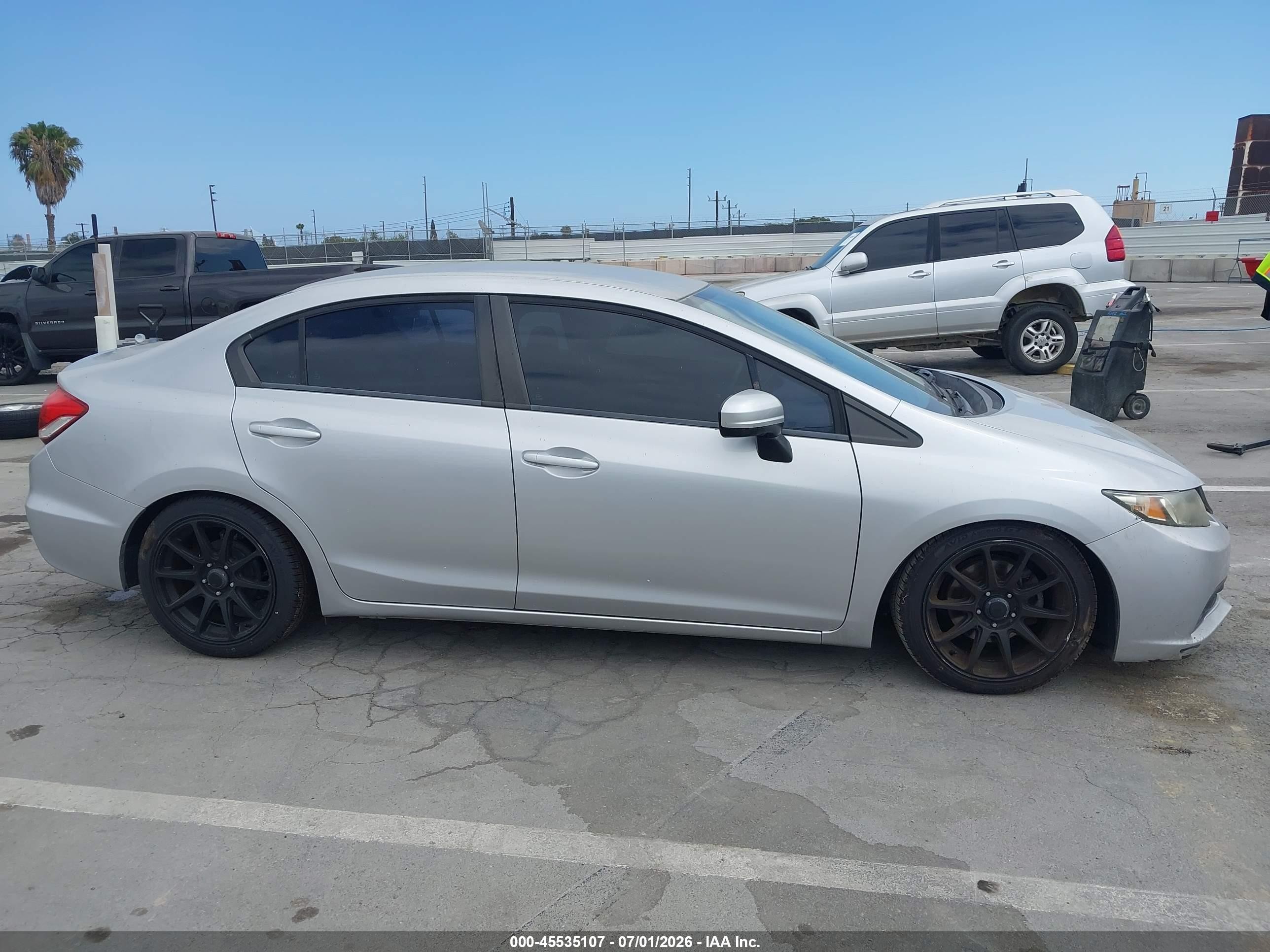 2014 Honda Civic Lx Silver vin: 19XFB2F57EE219944