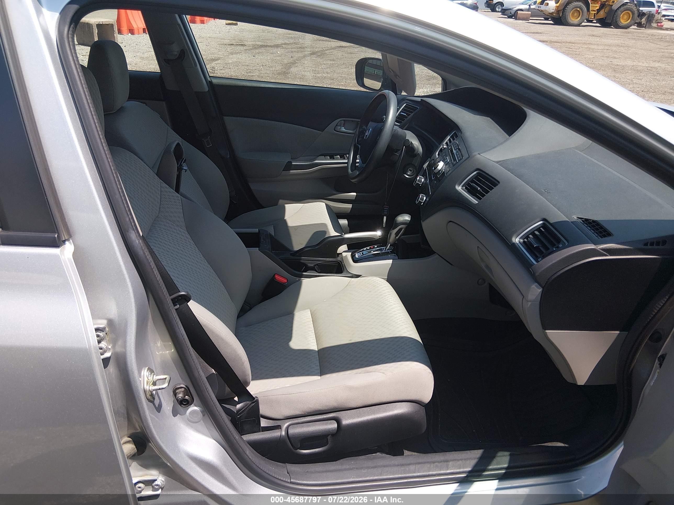 2015 Honda Civic Lx Серебряный vin: 19XFB2F57FE056178