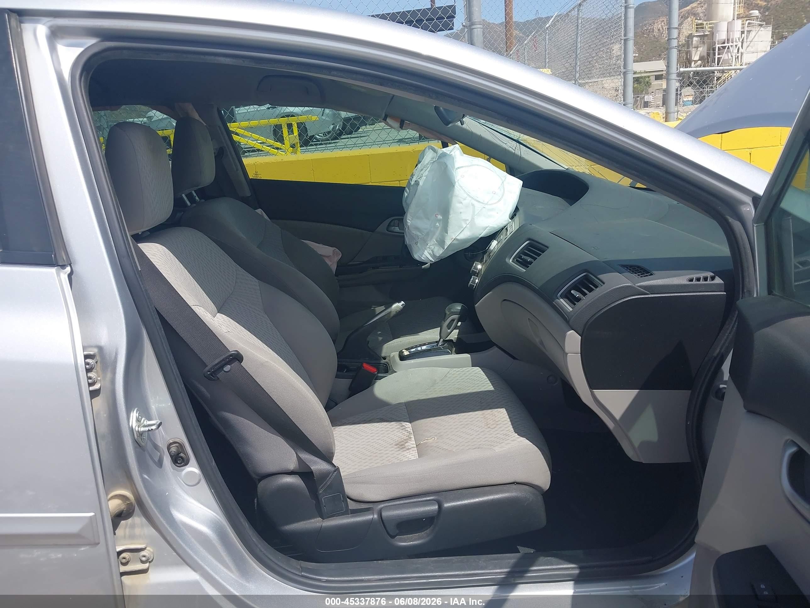 2015 Honda Civic Lx Silver vin: 19XFB2F57FE077189