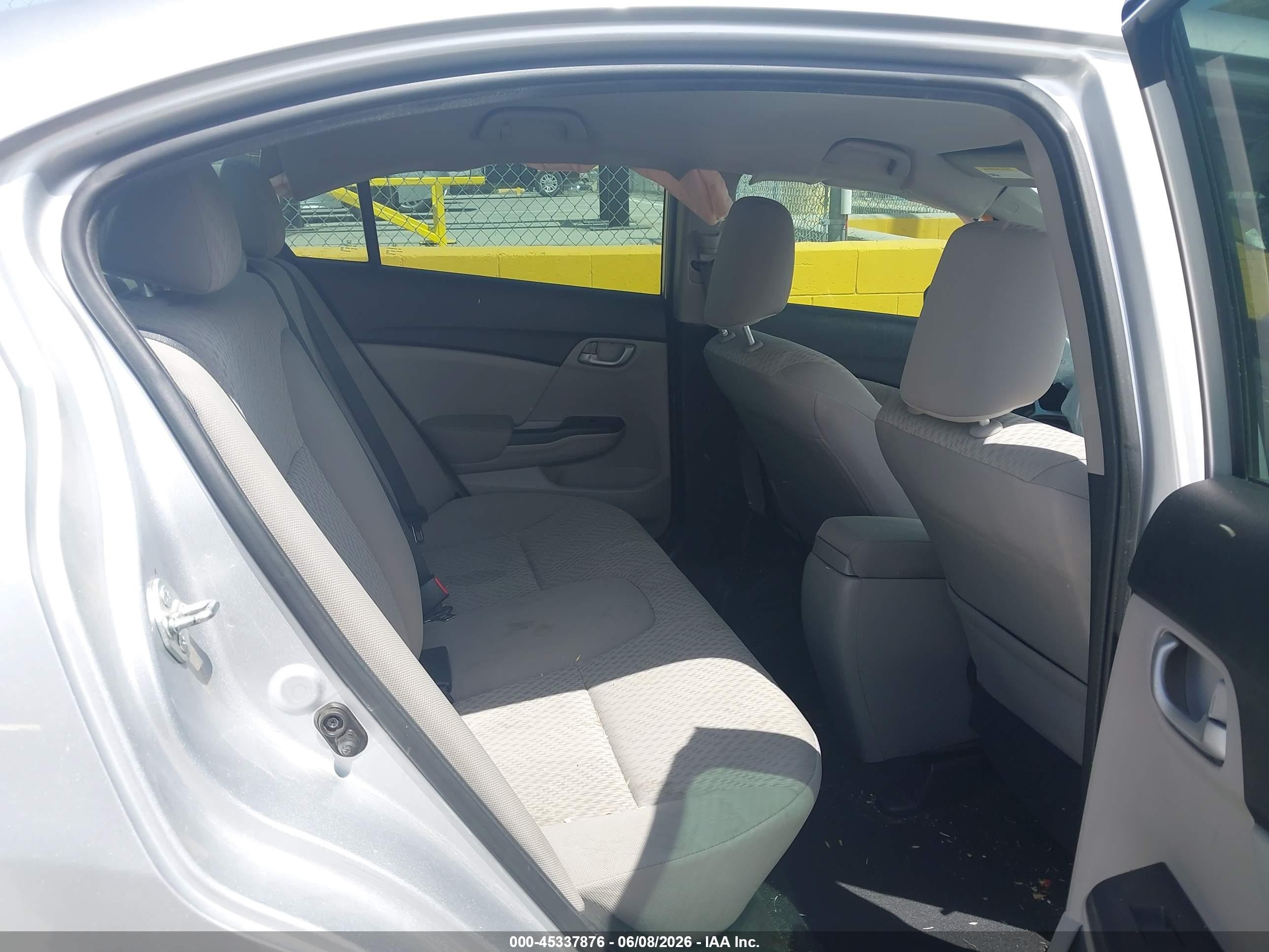 2015 Honda Civic Lx Silver vin: 19XFB2F57FE077189
