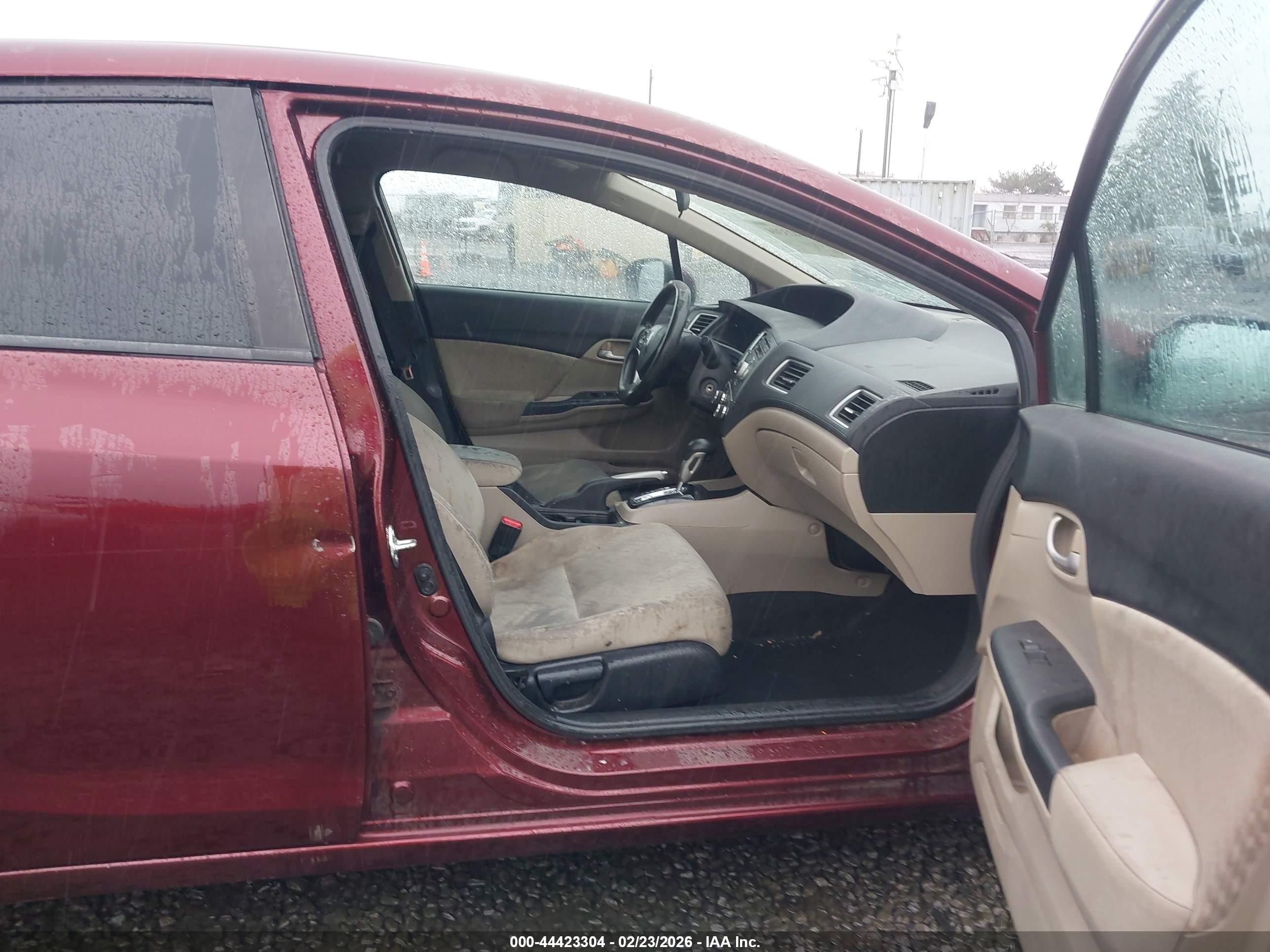 2015 Honda Civic Lx Красный vin: 19XFB2F57FE268126
