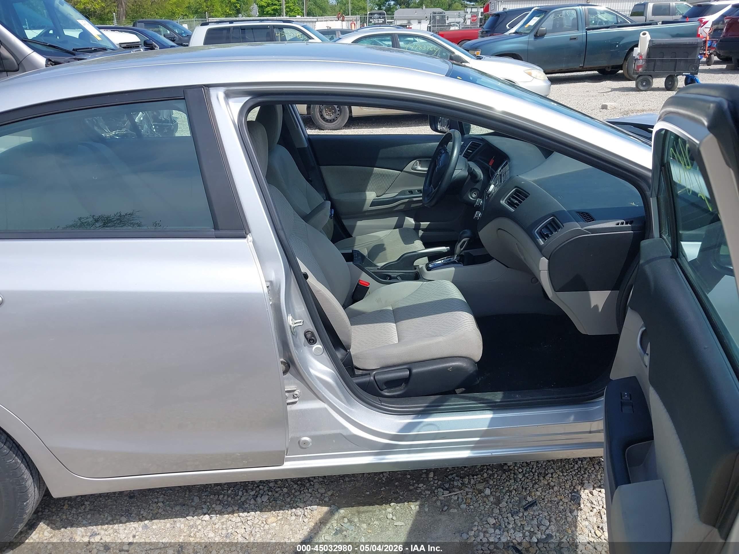 2014 Honda Civic Lx Silver vin: 19XFB2F59EE057184
