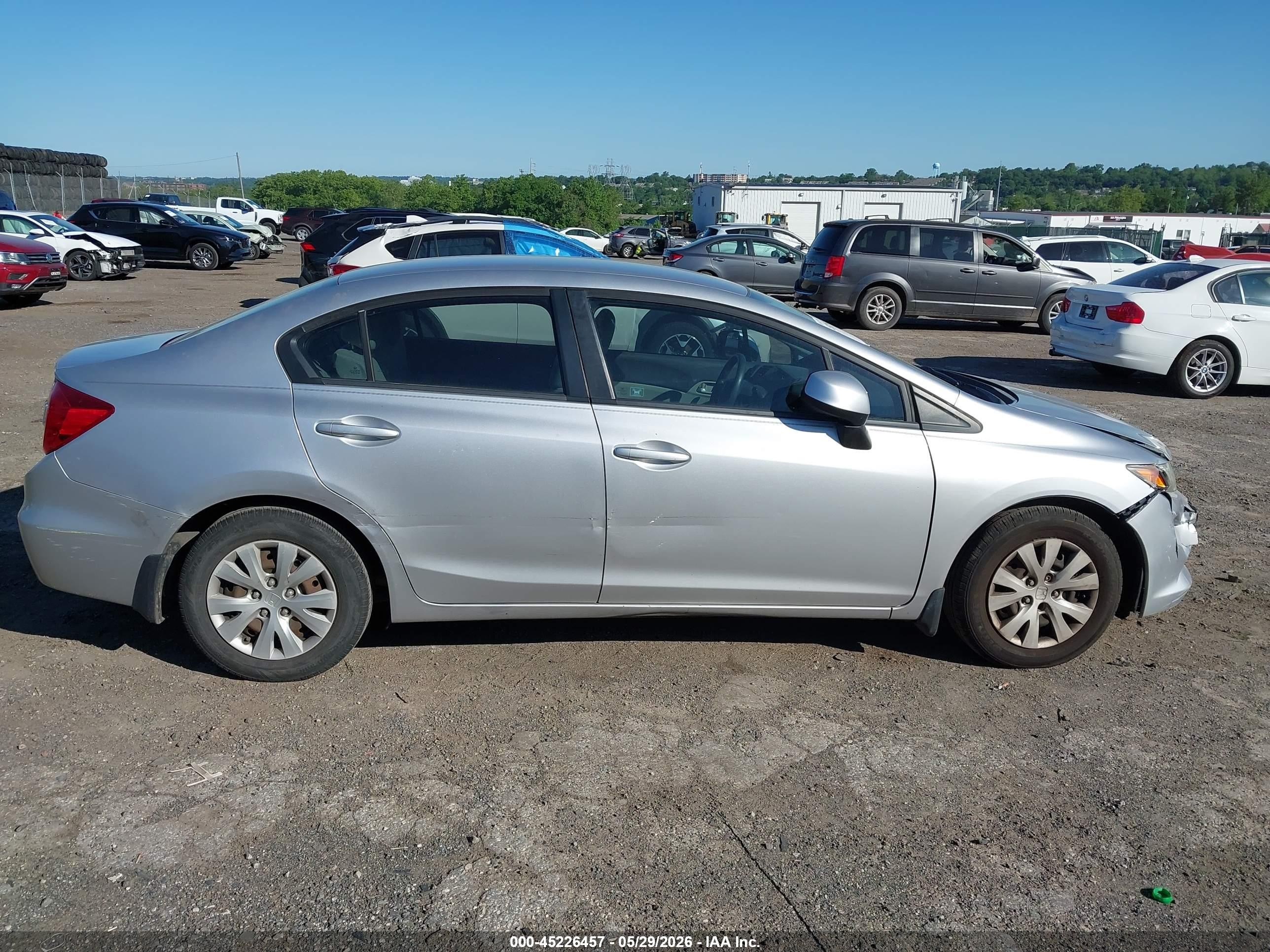 2012 Honda Civic Lx Серебряный vin: 19XFB2F5XCE355823