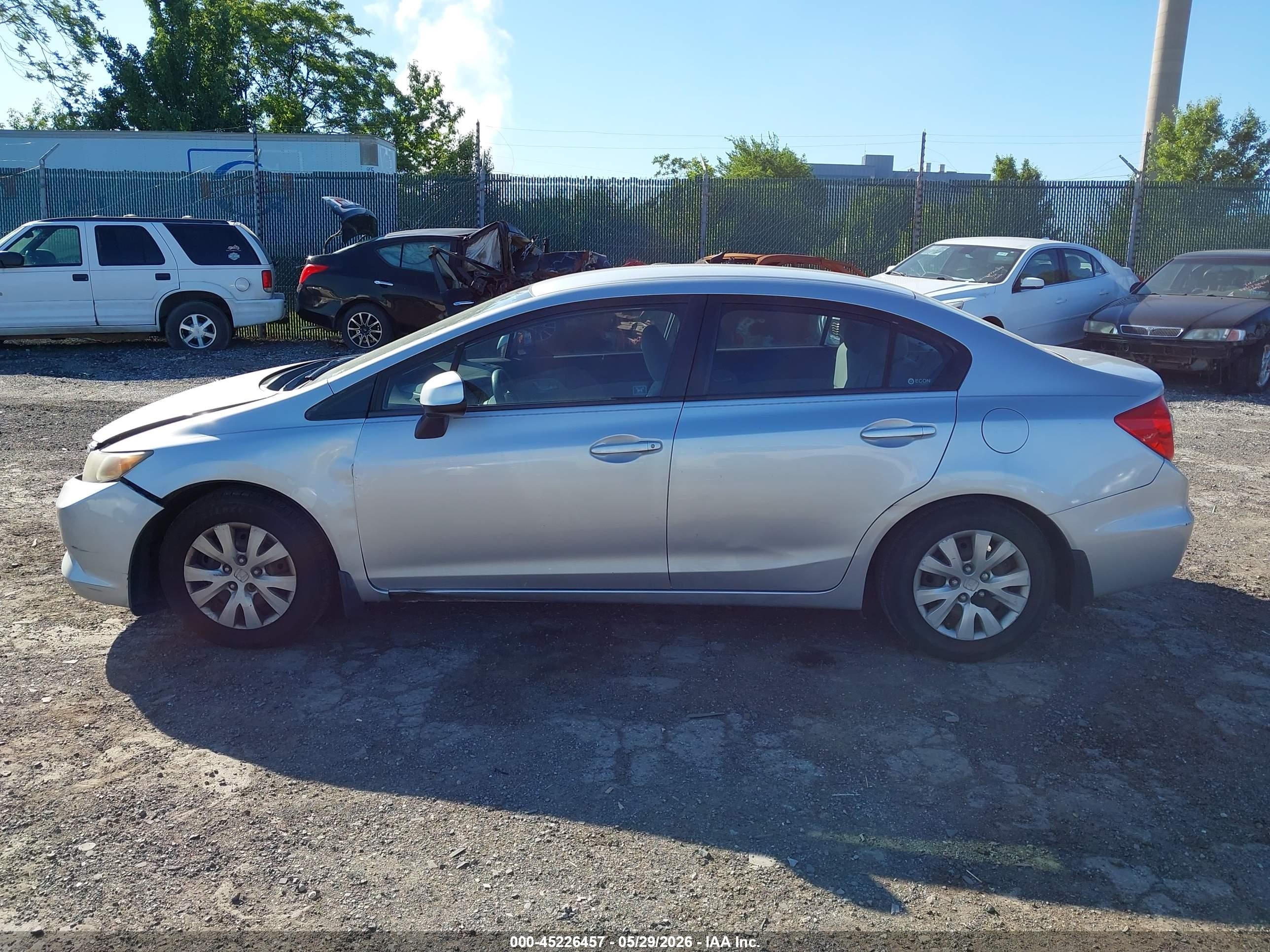 2012 Honda Civic Lx Серебряный vin: 19XFB2F5XCE355823