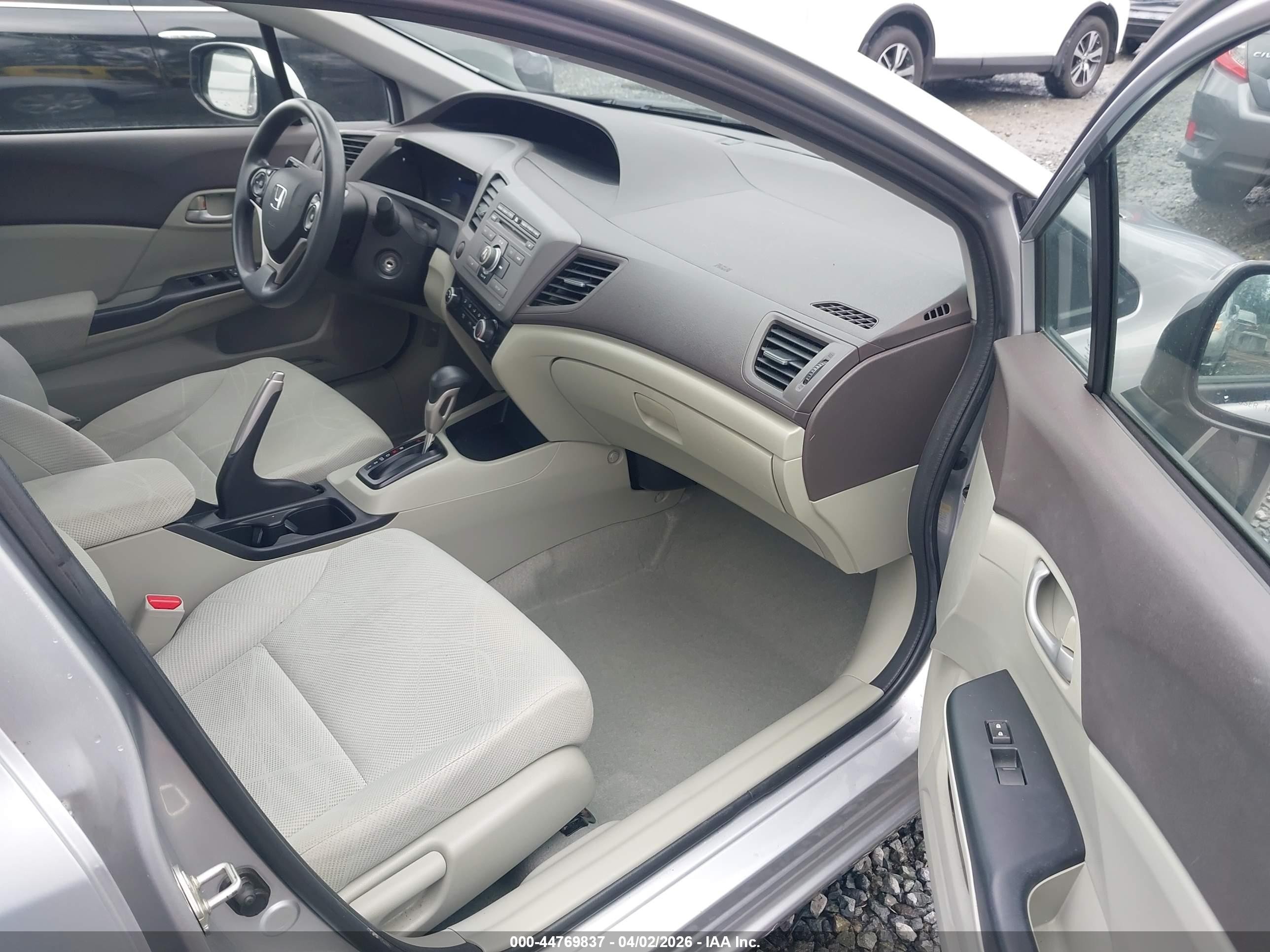 2012 Honda Civic Lx Silver vin: 19XFB2F5XCE369382