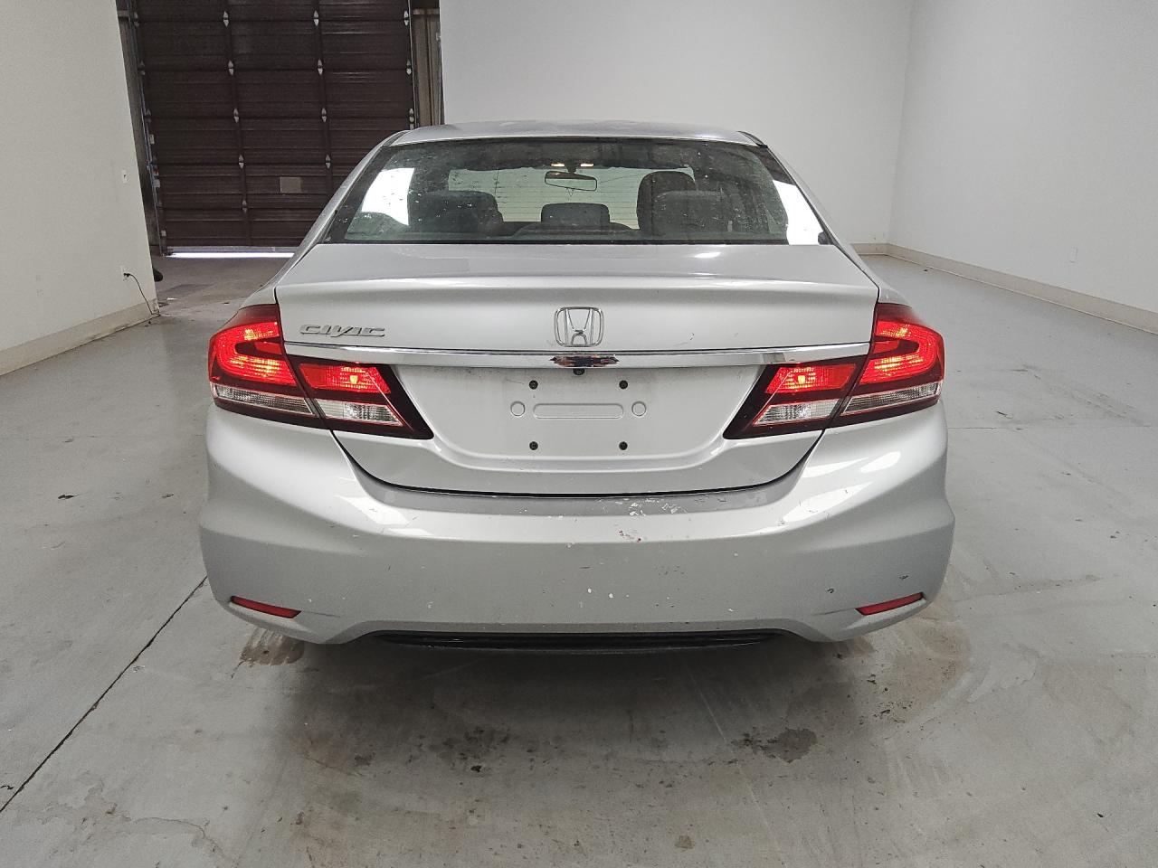 2015 Honda Civic Ex Silver vin: 19XFB2F83FE206586 Damage: Rear Bumper, Dent(S) W/ Paint Dmg, 1/2 To 1 Inch
