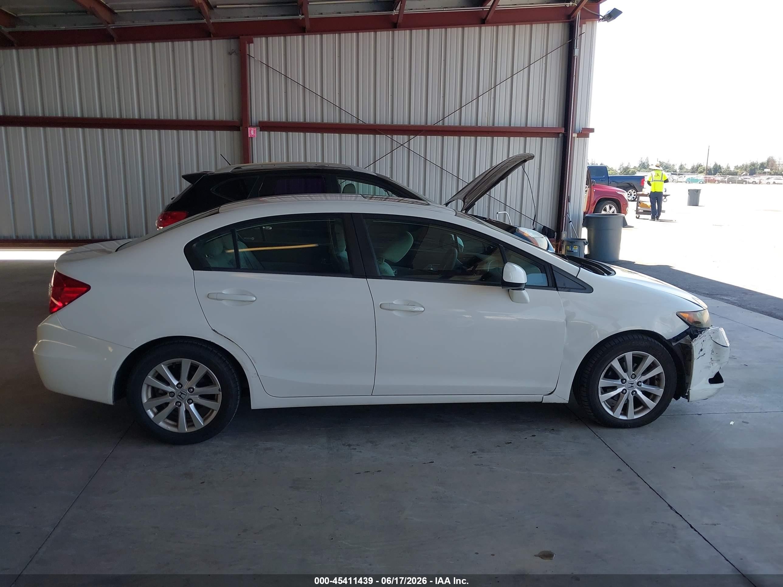 2012 Honda Civic Ex White vin: 19XFB2F87CE329559