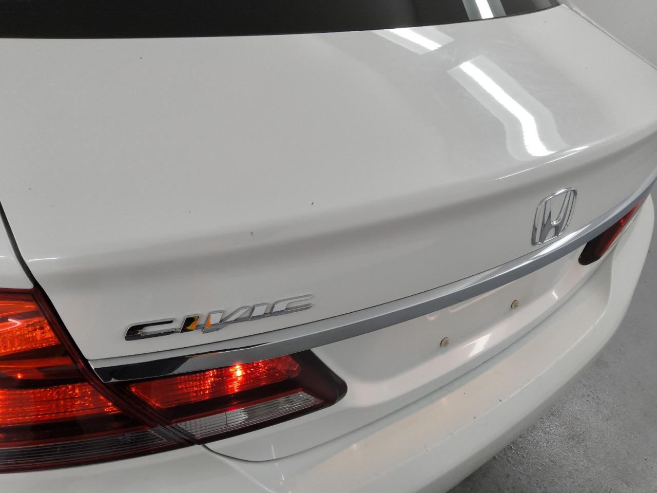 2015 Honda Civic Exl White vin: 19XFB2F91FE268481 Damage: Deck Lid, Heavy Scratch, 1/2 To 1 Inch