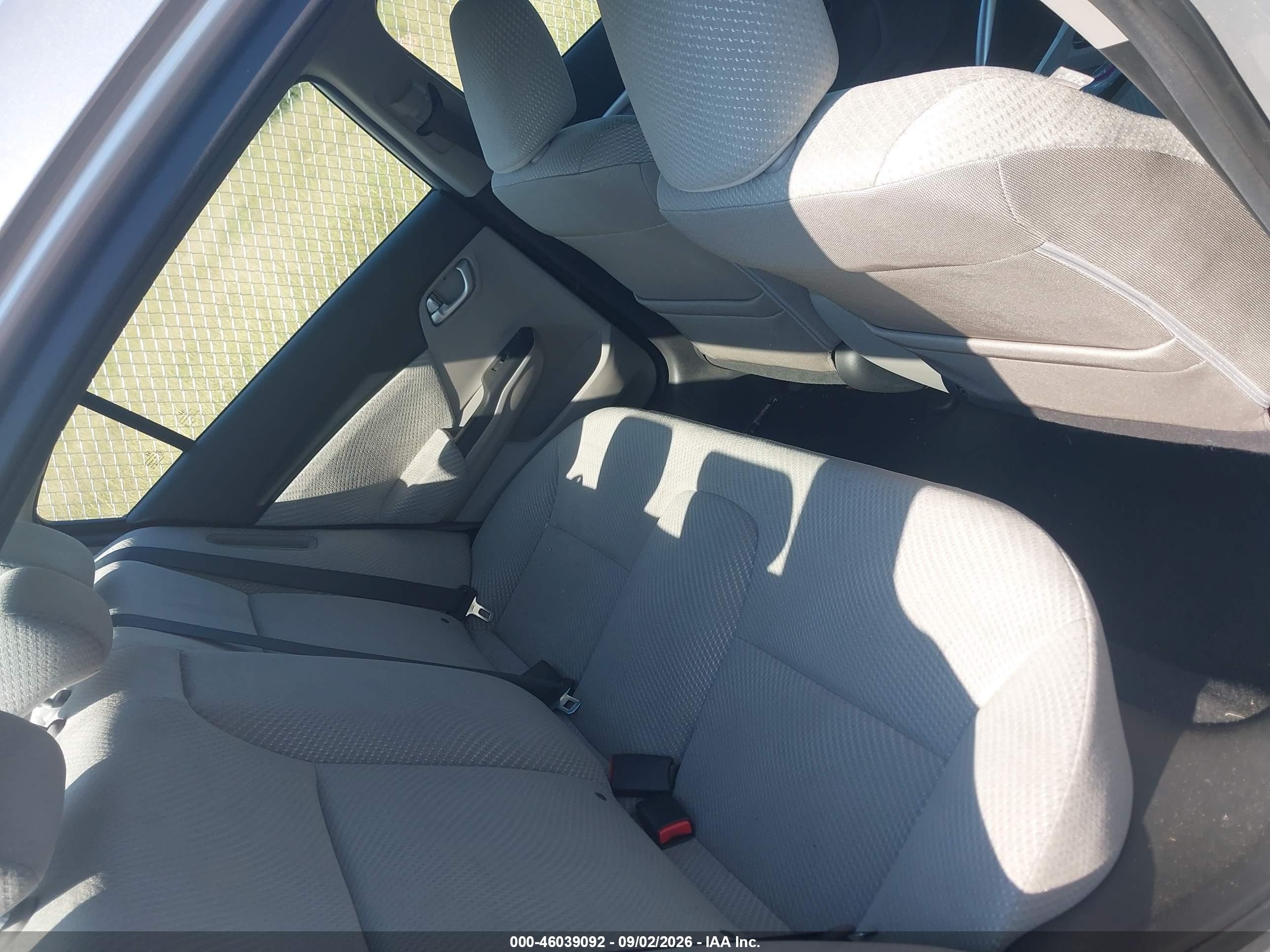 2014 Honda Civic Hybrid   Silver vin: 19XFB4F23EE002005