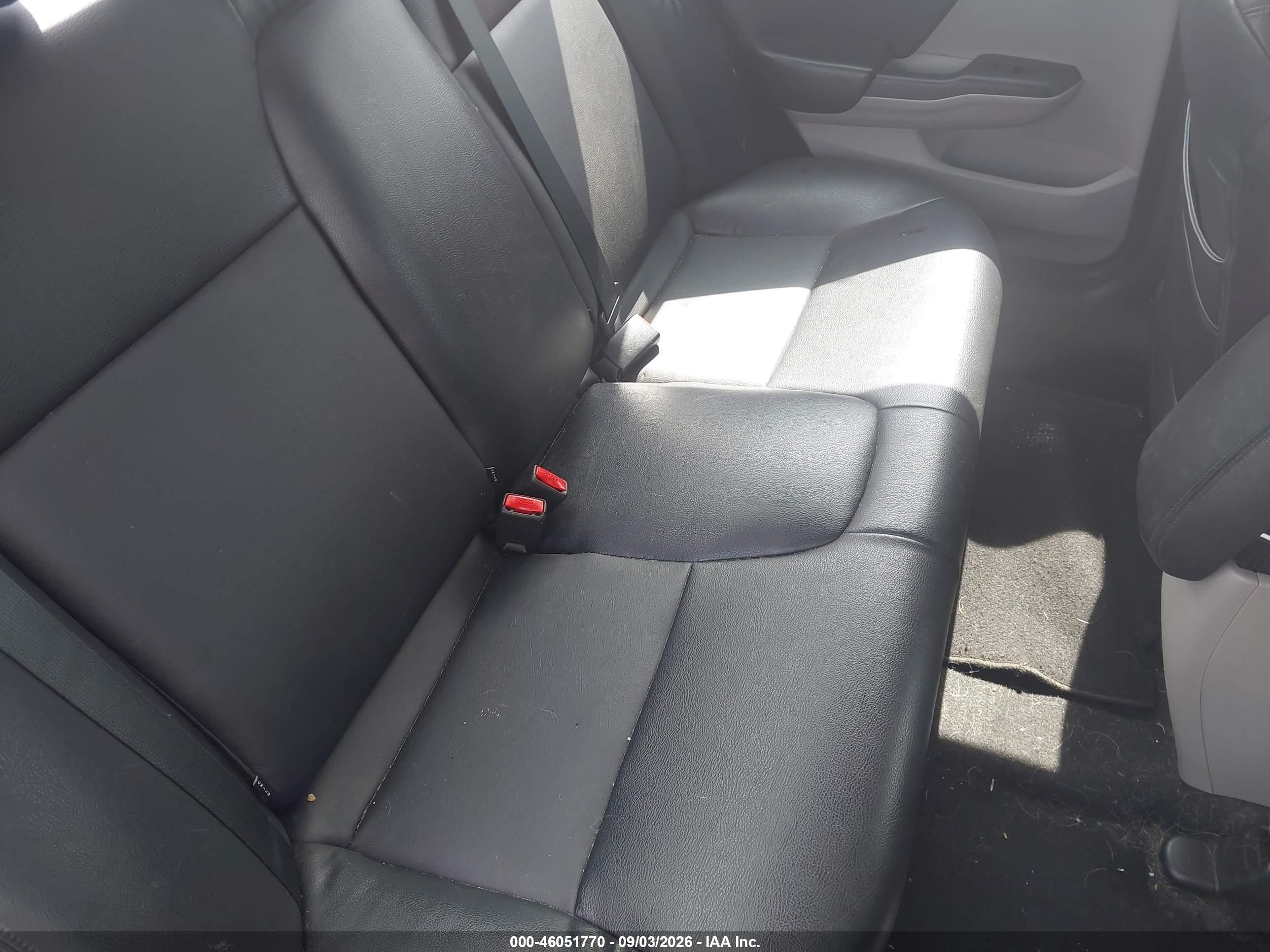 2014 Honda Civic Hybrid   Silver vin: 19XFB4F24EE201435