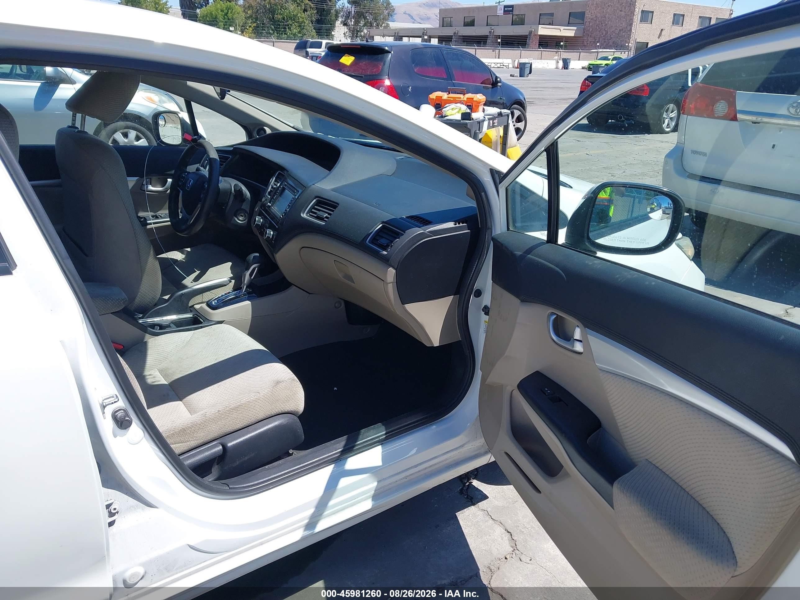 2013 Honda Civic Hybrid   Белый vin: 19XFB4F25DE203404