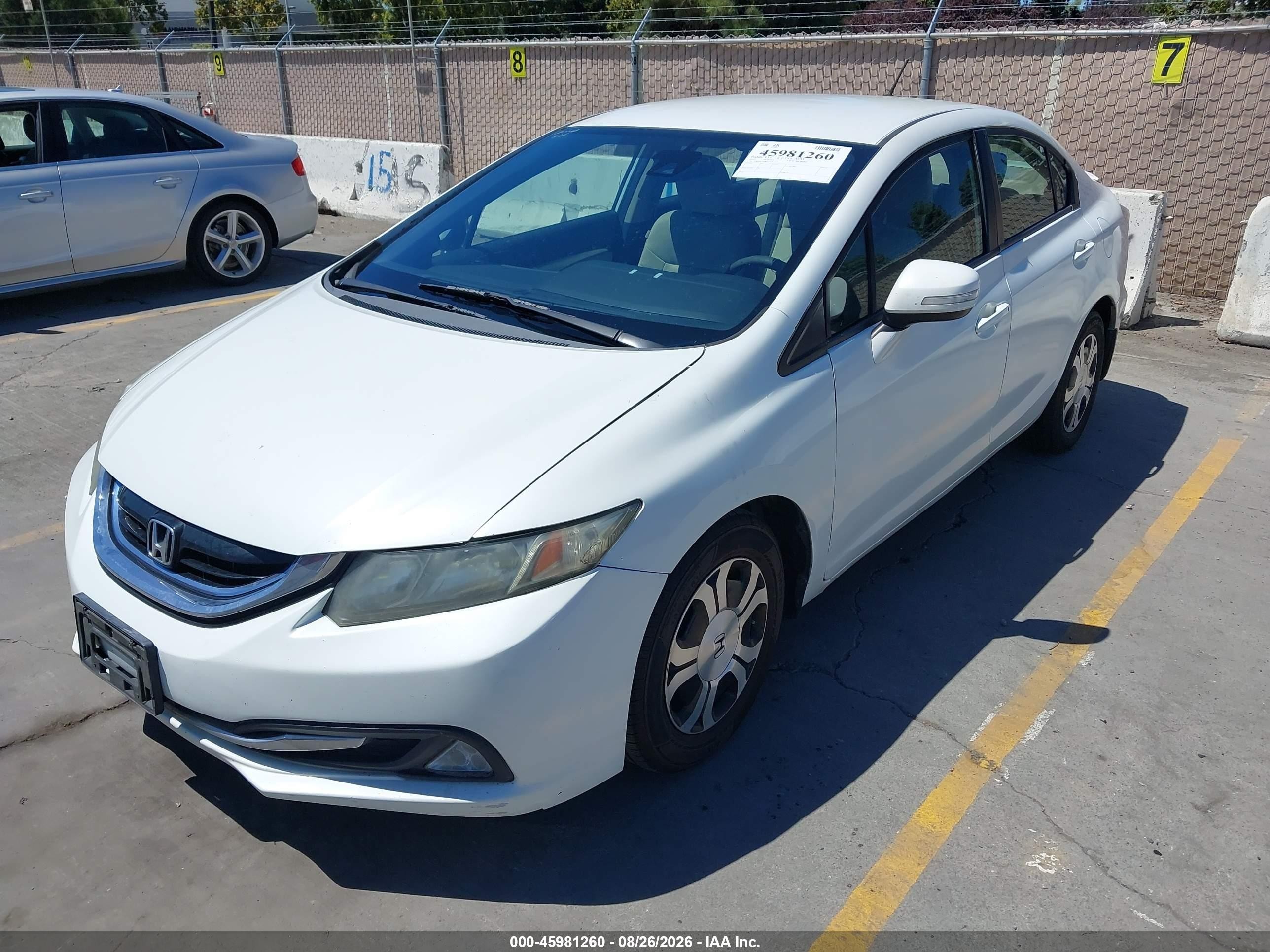 2013 Honda Civic Hybrid   Белый vin: 19XFB4F25DE203404