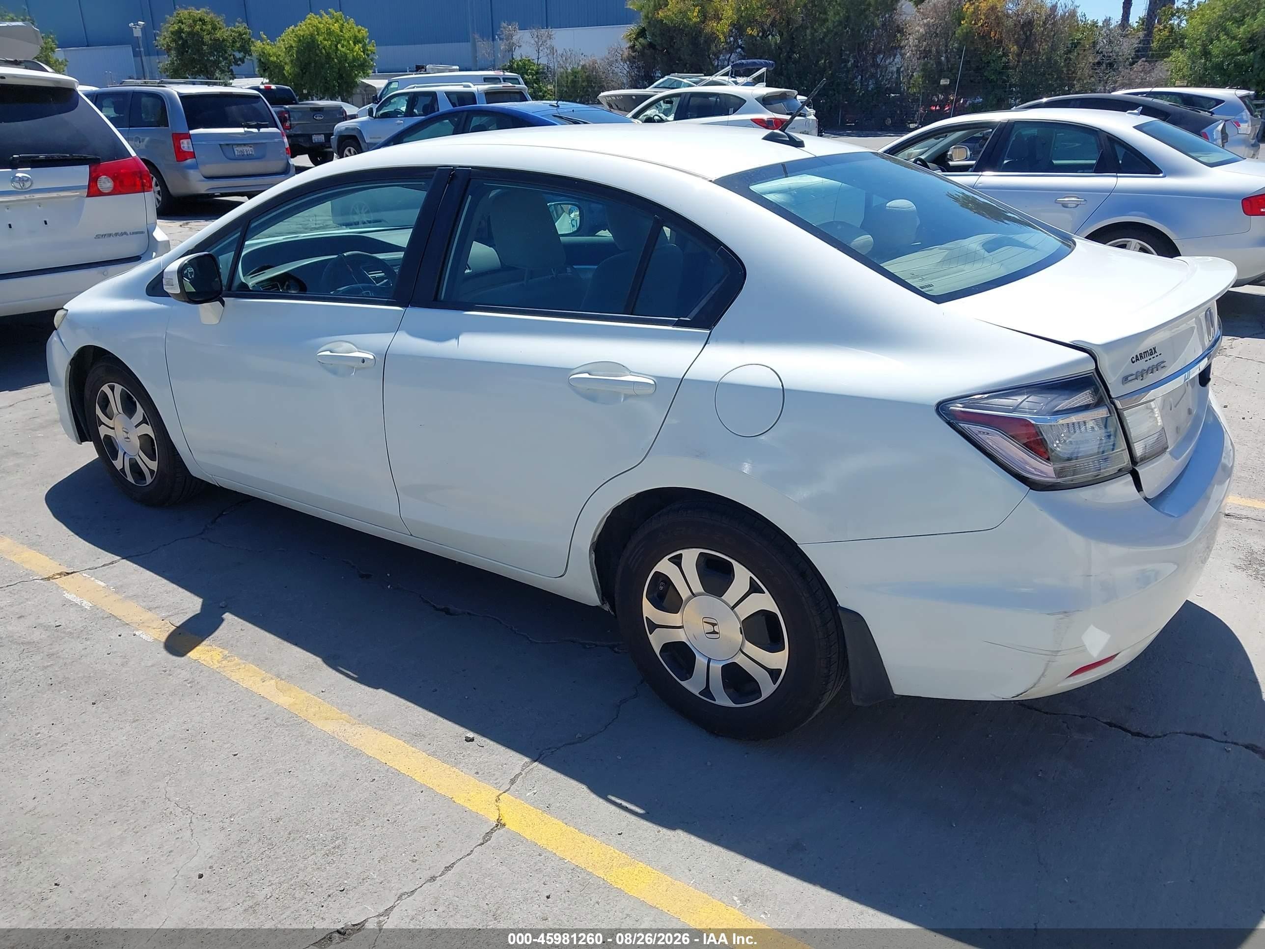 2013 Honda Civic Hybrid   Белый vin: 19XFB4F25DE203404