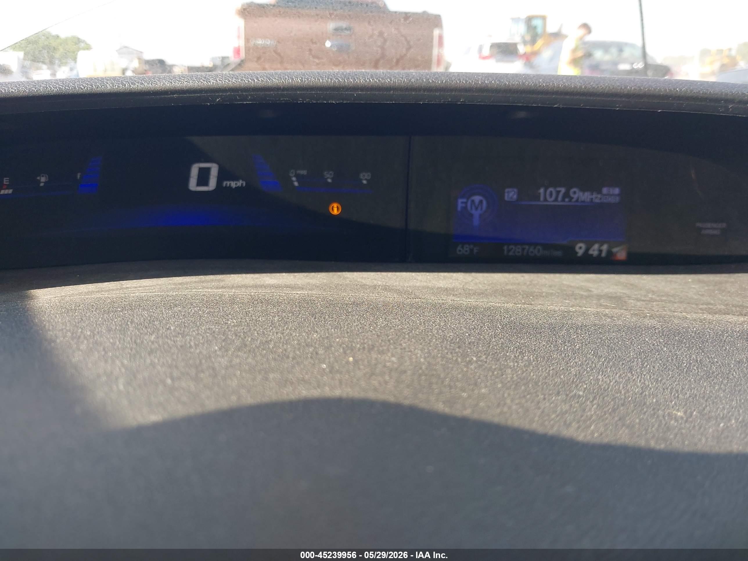 2014 Honda Civic Hybrid   Silver vin: 19XFB4F25EE000577