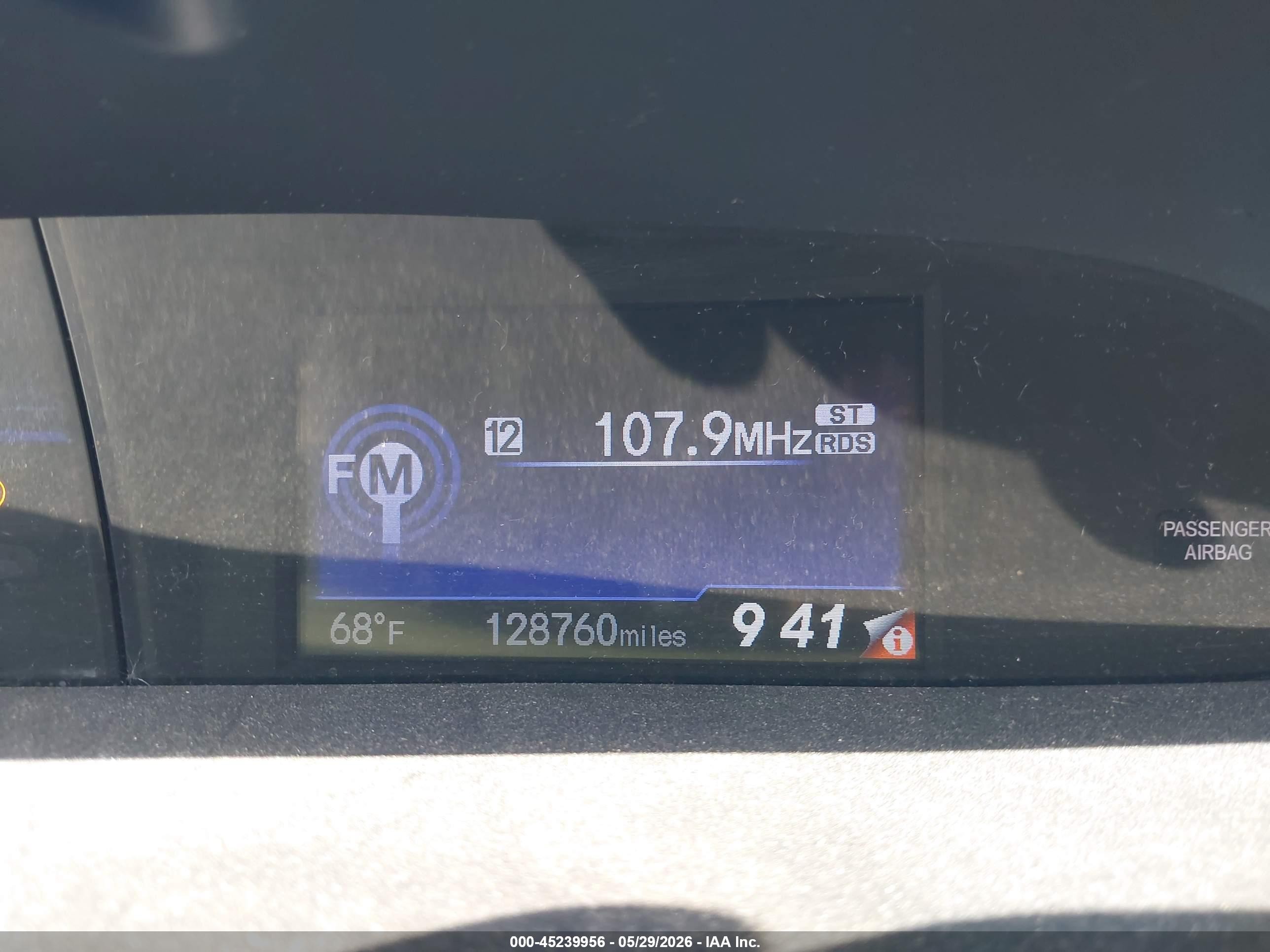 2014 Honda Civic Hybrid   Silver vin: 19XFB4F25EE000577