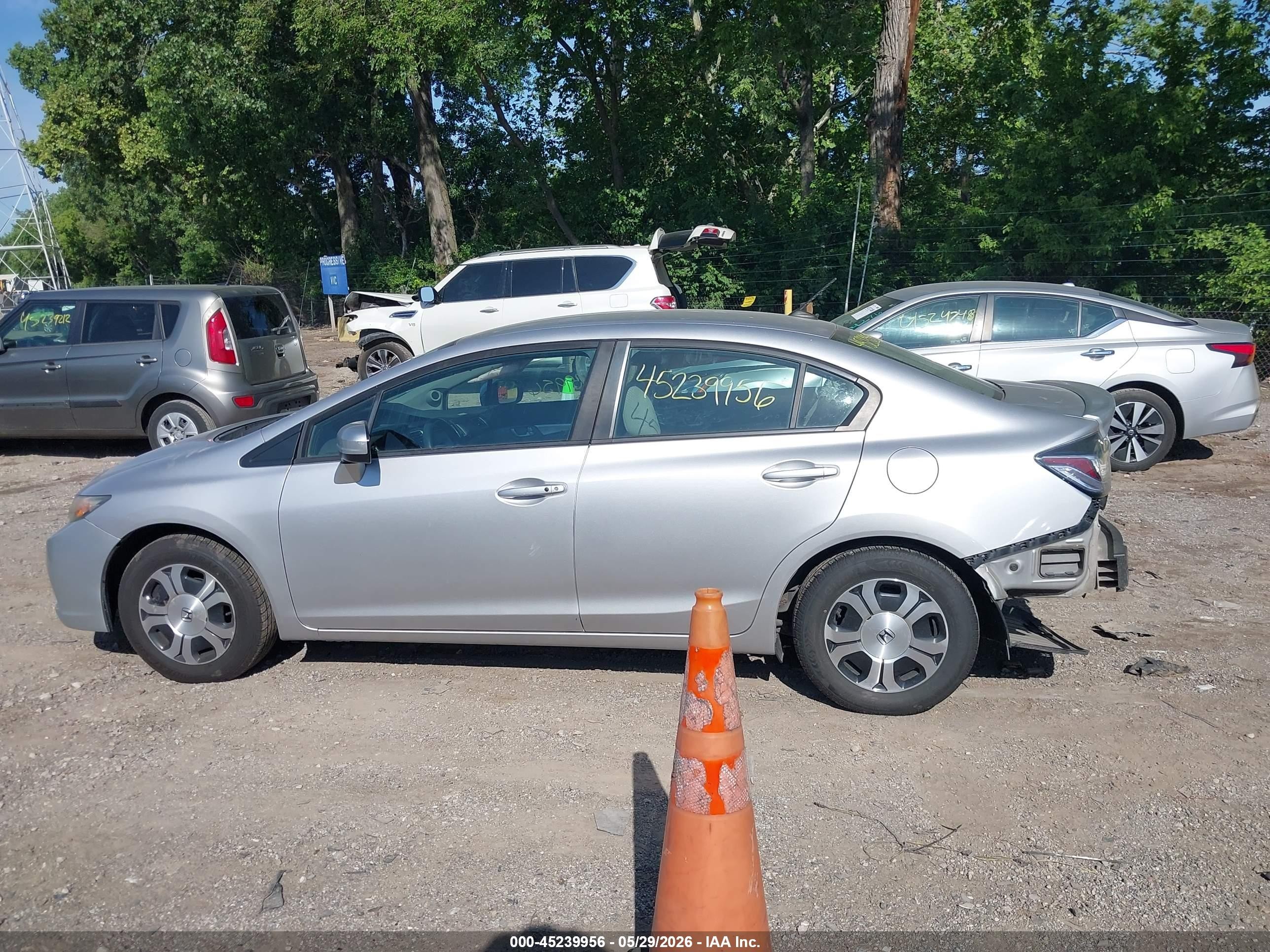 2014 Honda Civic Hybrid   Silver vin: 19XFB4F25EE000577