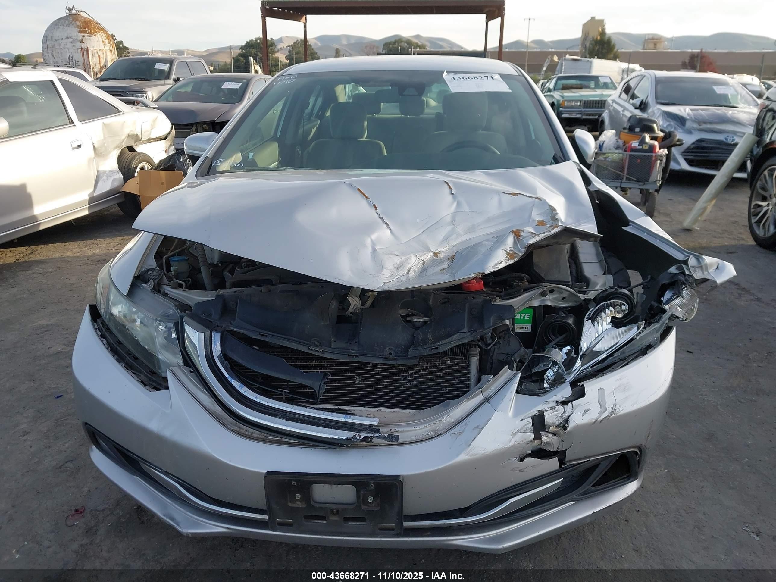 2015 Honda Civic Hybrid   Silver vin: 19XFB4F25FE200215