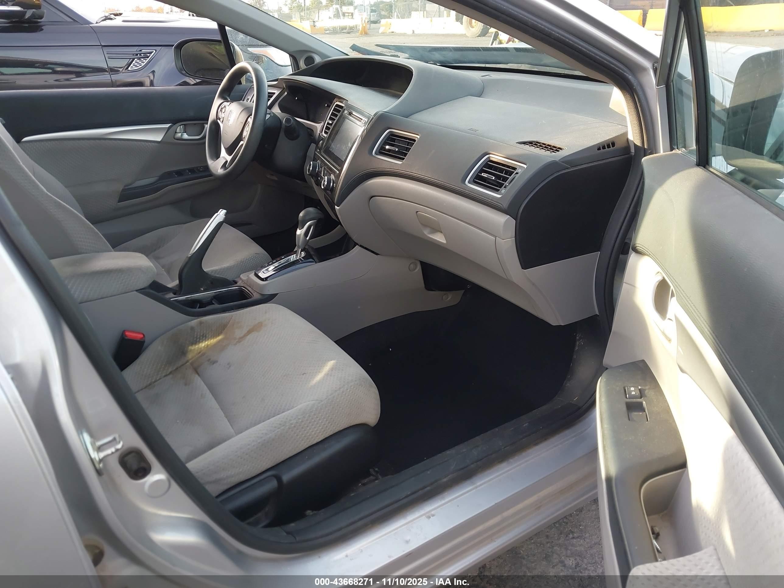 2015 Honda Civic Hybrid   Silver vin: 19XFB4F25FE200215
