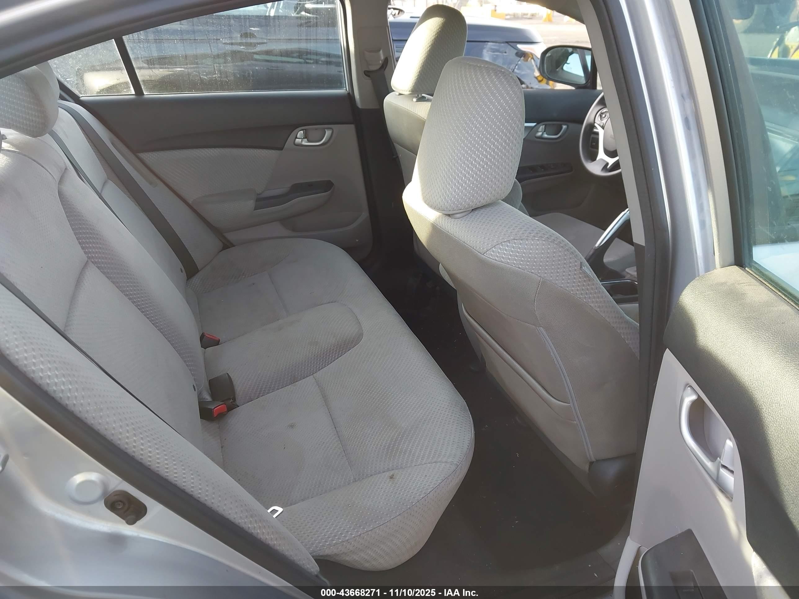 2015 Honda Civic Hybrid   Silver vin: 19XFB4F25FE200215