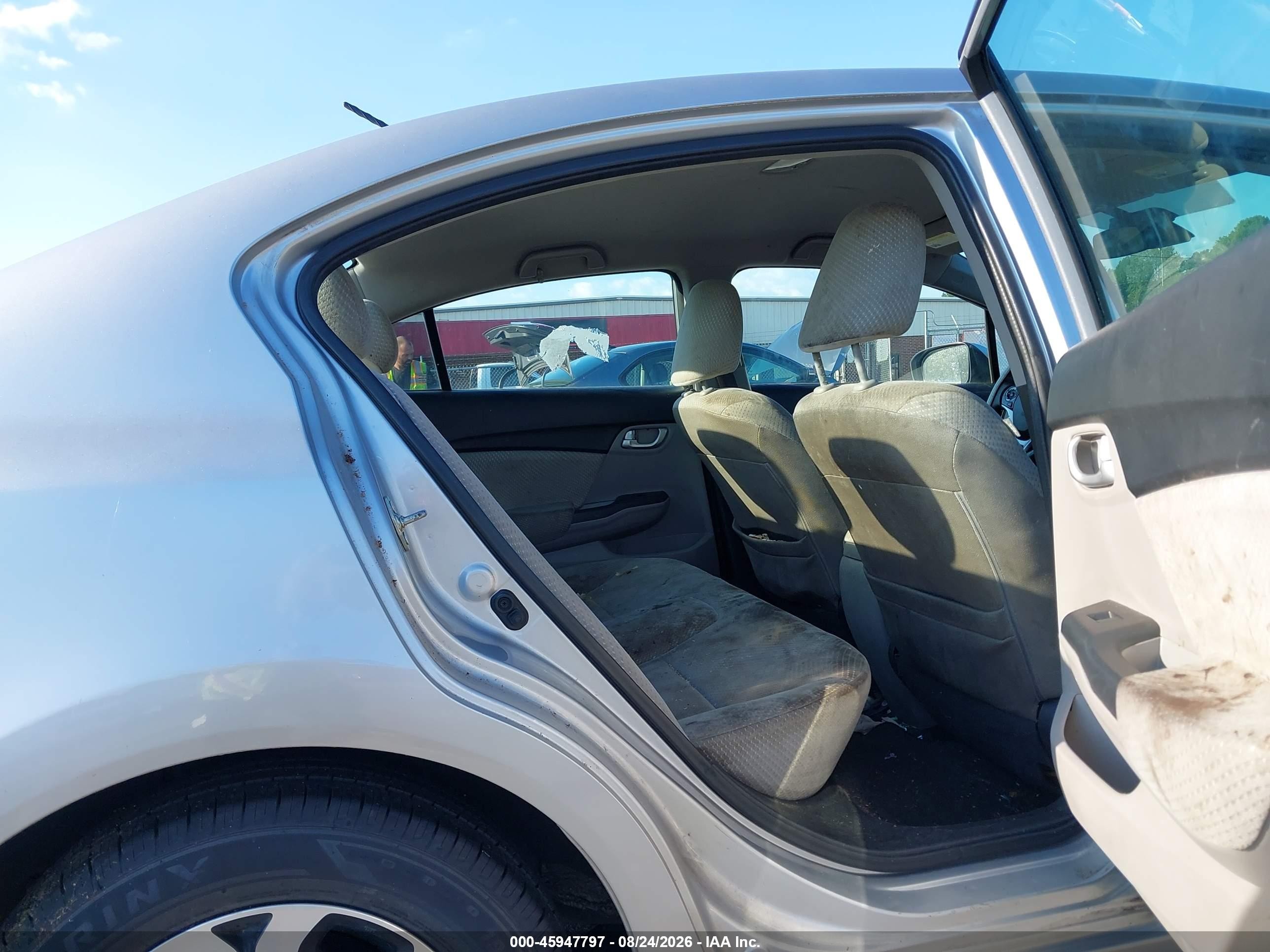 2014 Honda Civic Hybrid   Silver vin: 19XFB4F26EE002015