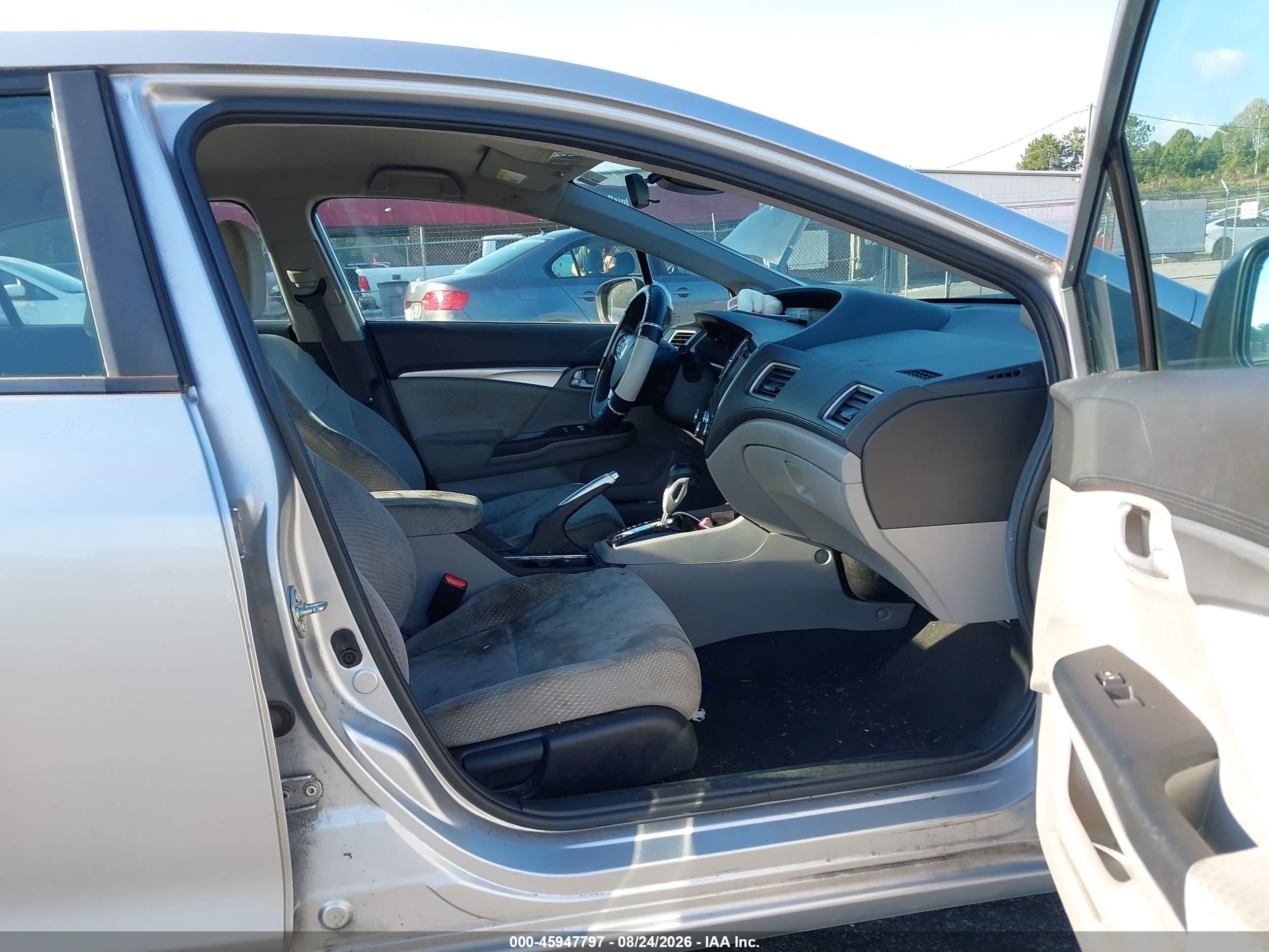 2014 Honda Civic Hybrid   Silver vin: 19XFB4F26EE002015