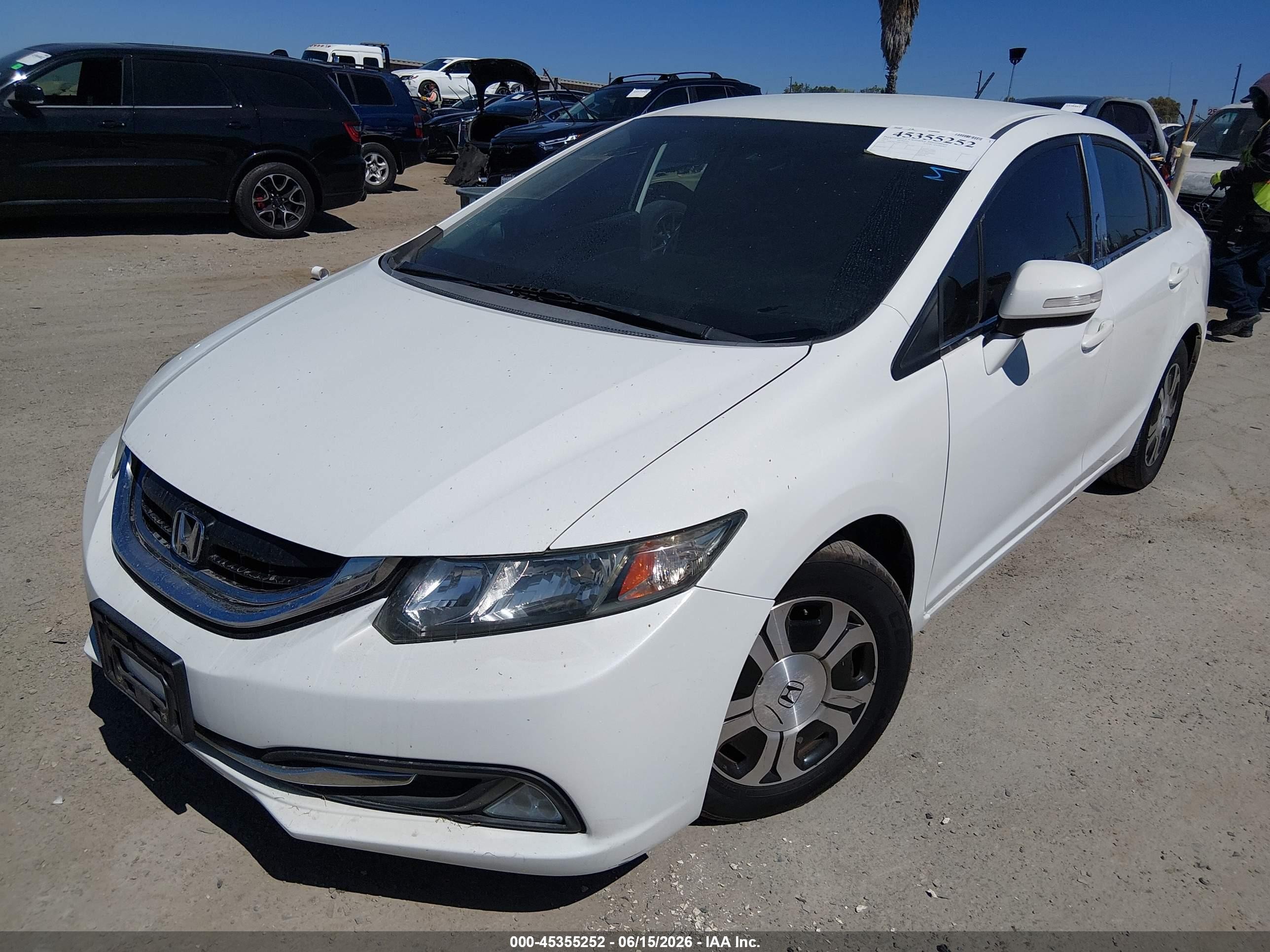 2013 Honda Civic Hybrid   White vin: 19XFB4F36DE203288