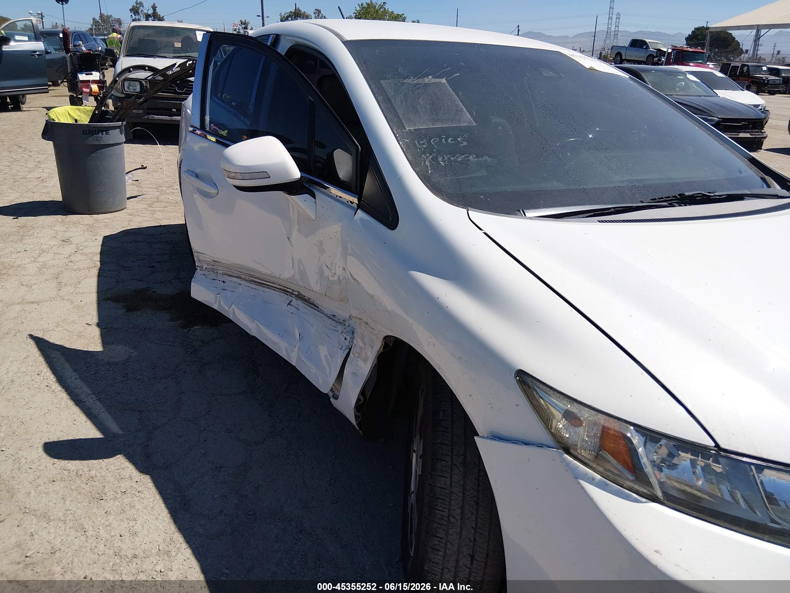 2013 Honda Civic Hybrid   White vin: 19XFB4F36DE203288