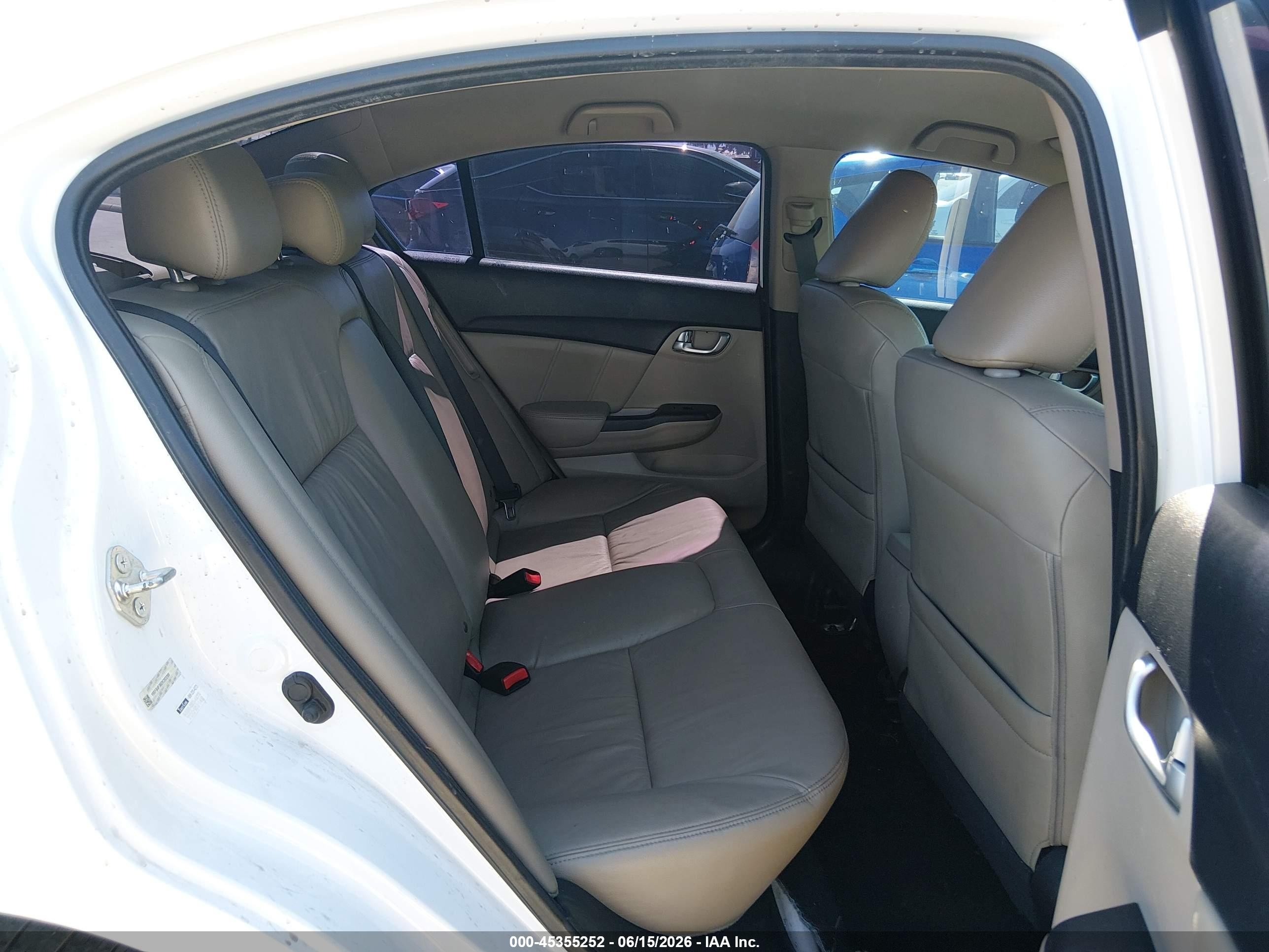 2013 Honda Civic Hybrid   White vin: 19XFB4F36DE203288
