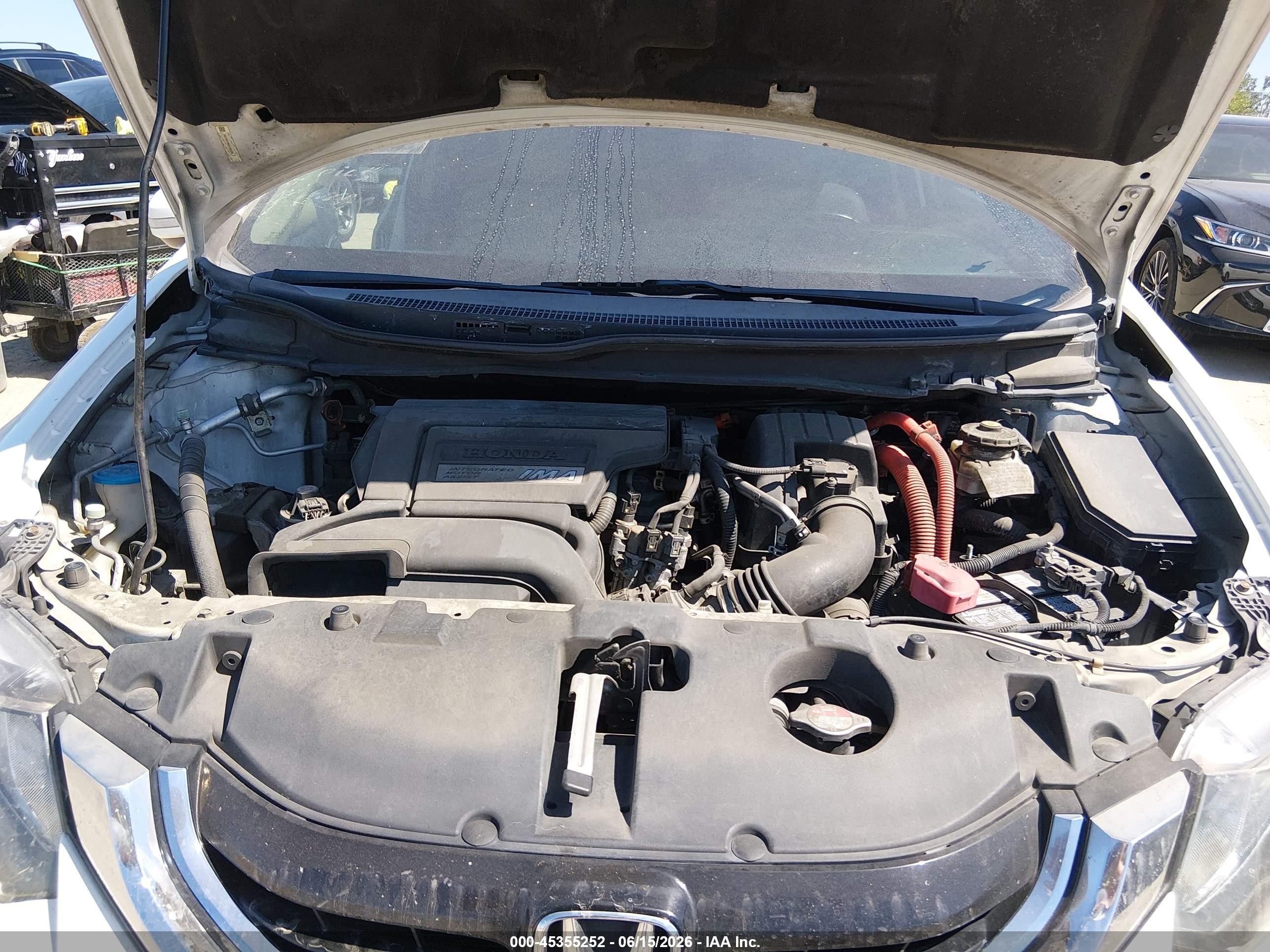 2013 Honda Civic Hybrid   White vin: 19XFB4F36DE203288