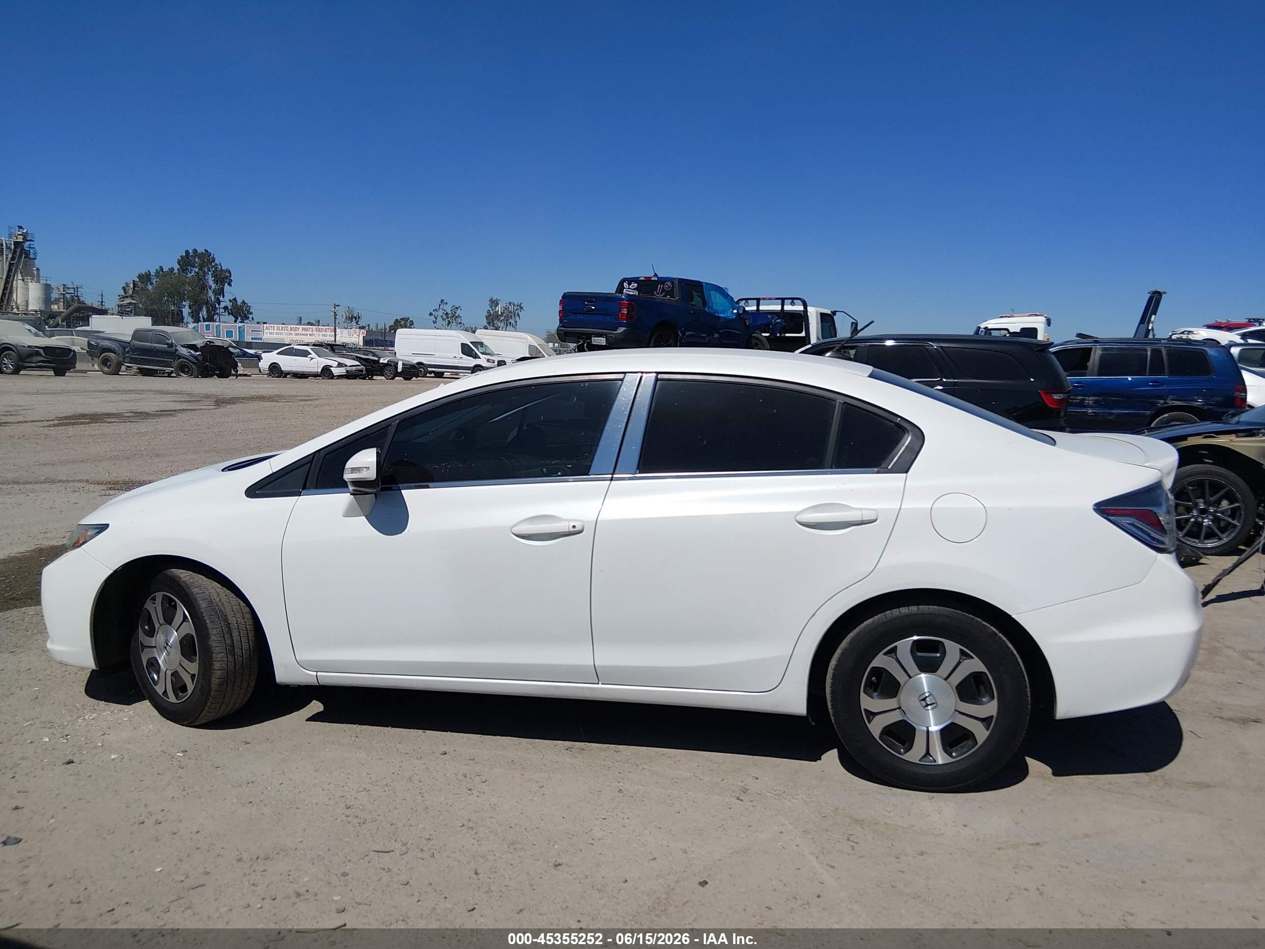 2013 Honda Civic Hybrid   White vin: 19XFB4F36DE203288