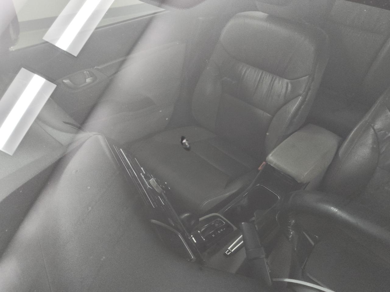 2013 Honda Civic Hybrid L Silver vin: 19XFB4F38DE202112 Damage: Windshield, Star In Glass, 1/8 To 1/2 Inch