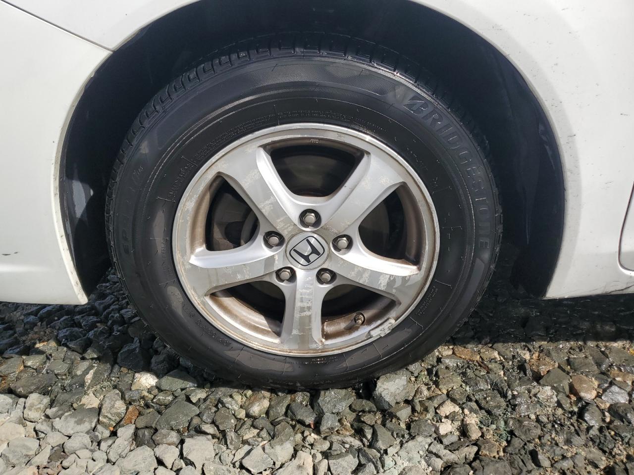 2013 Honda Civic Natural Gas White vin: 19XFB5F55DE000061 Damage: Left Front Wheel, Curb Rash, > 12 Inches