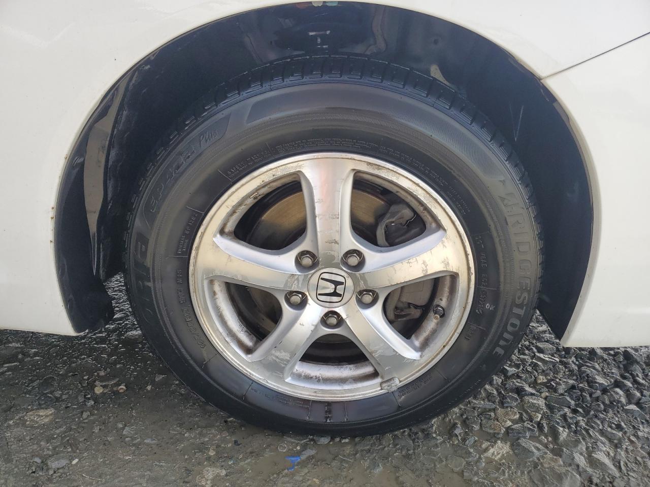 2013 Honda Civic Natural Gas White vin: 19XFB5F55DE000061 Damage: Right Front Wheel, Curb Rash, 6 To 7 Inches