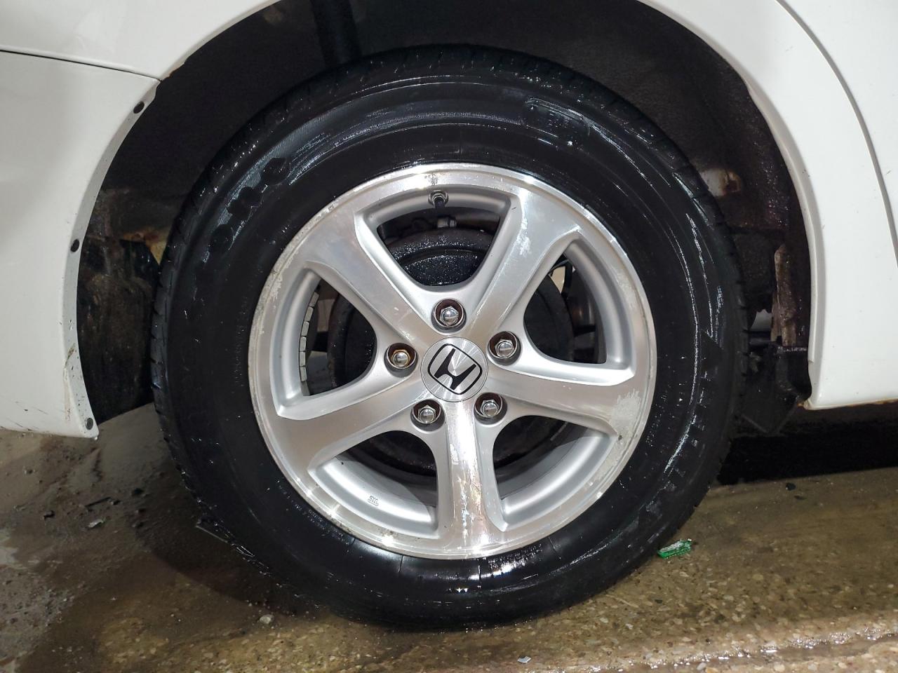 2013 Honda Civic Natural Gas White vin: 19XFB5F57DE000417 Damage: Right Rear Wheel, Corrosion, > 12 Inches