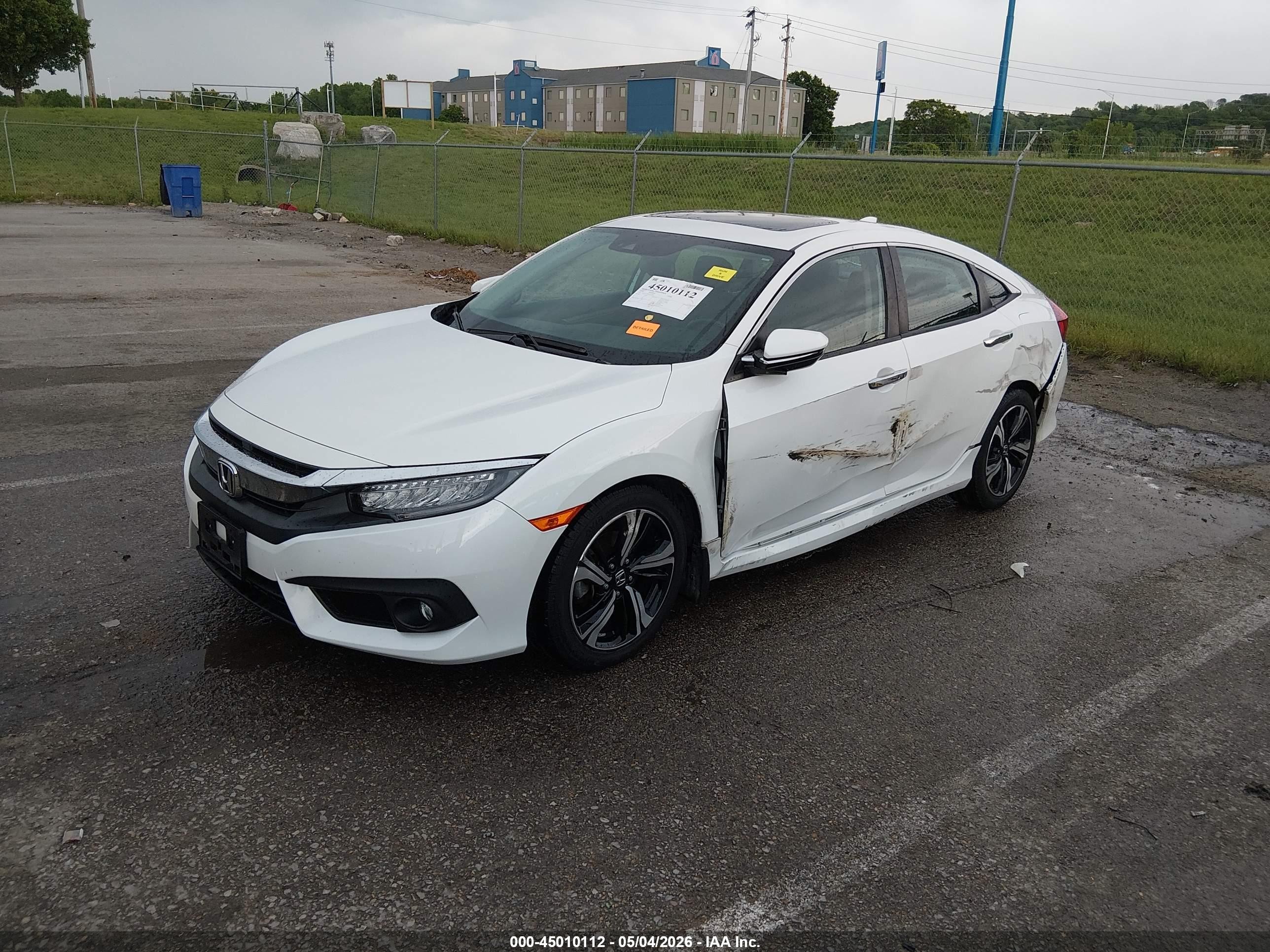 2016 Honda Civic Touring White vin: 19XFC1F92GE017249
