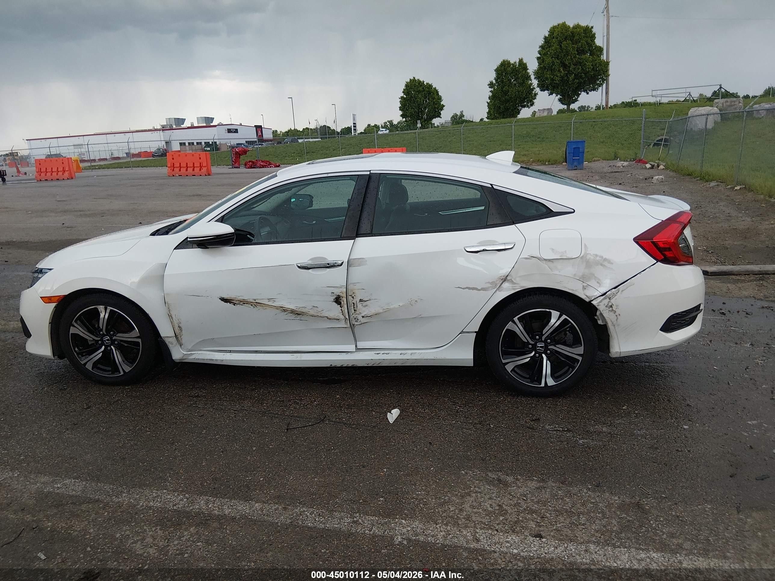 2016 Honda Civic Touring White vin: 19XFC1F92GE017249