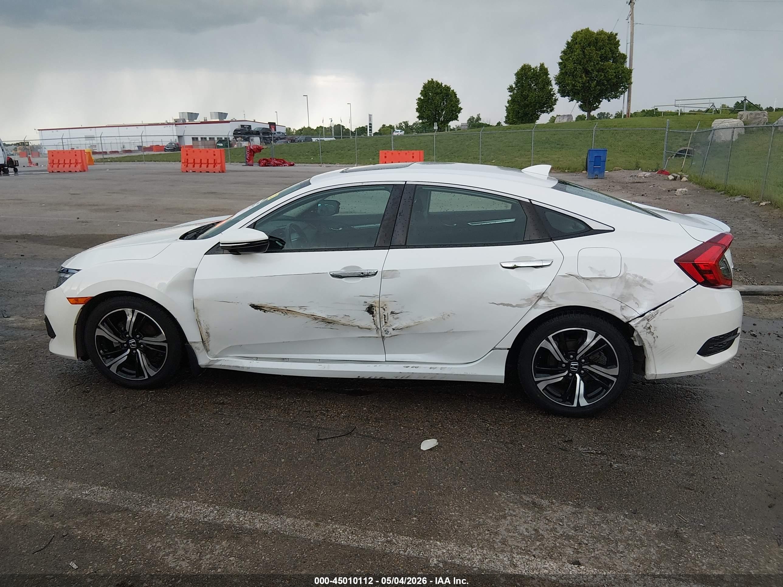 2016 Honda Civic Touring White vin: 19XFC1F92GE017249