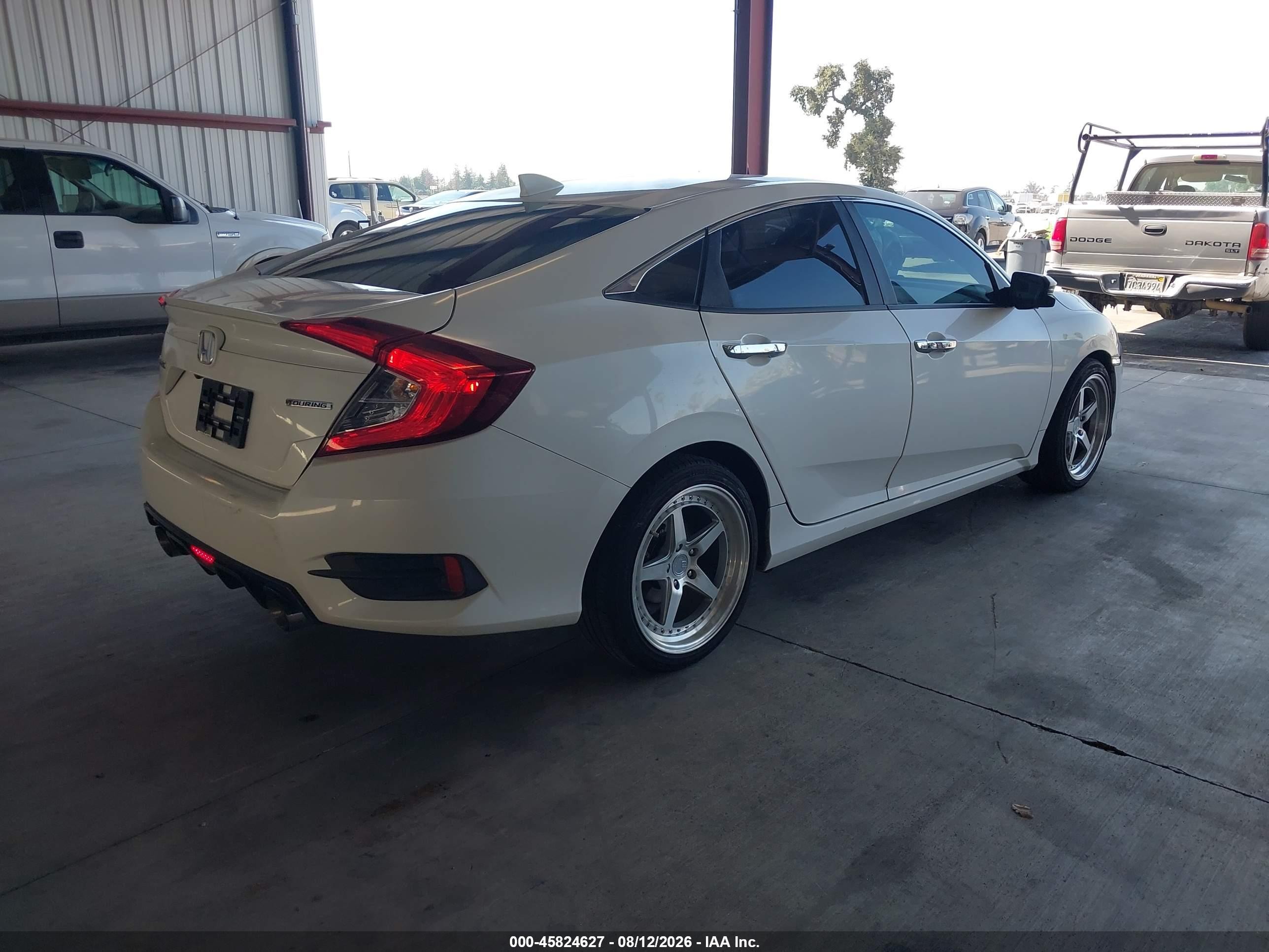 2016 Honda Civic Touring White vin: 19XFC1F92GE221954
