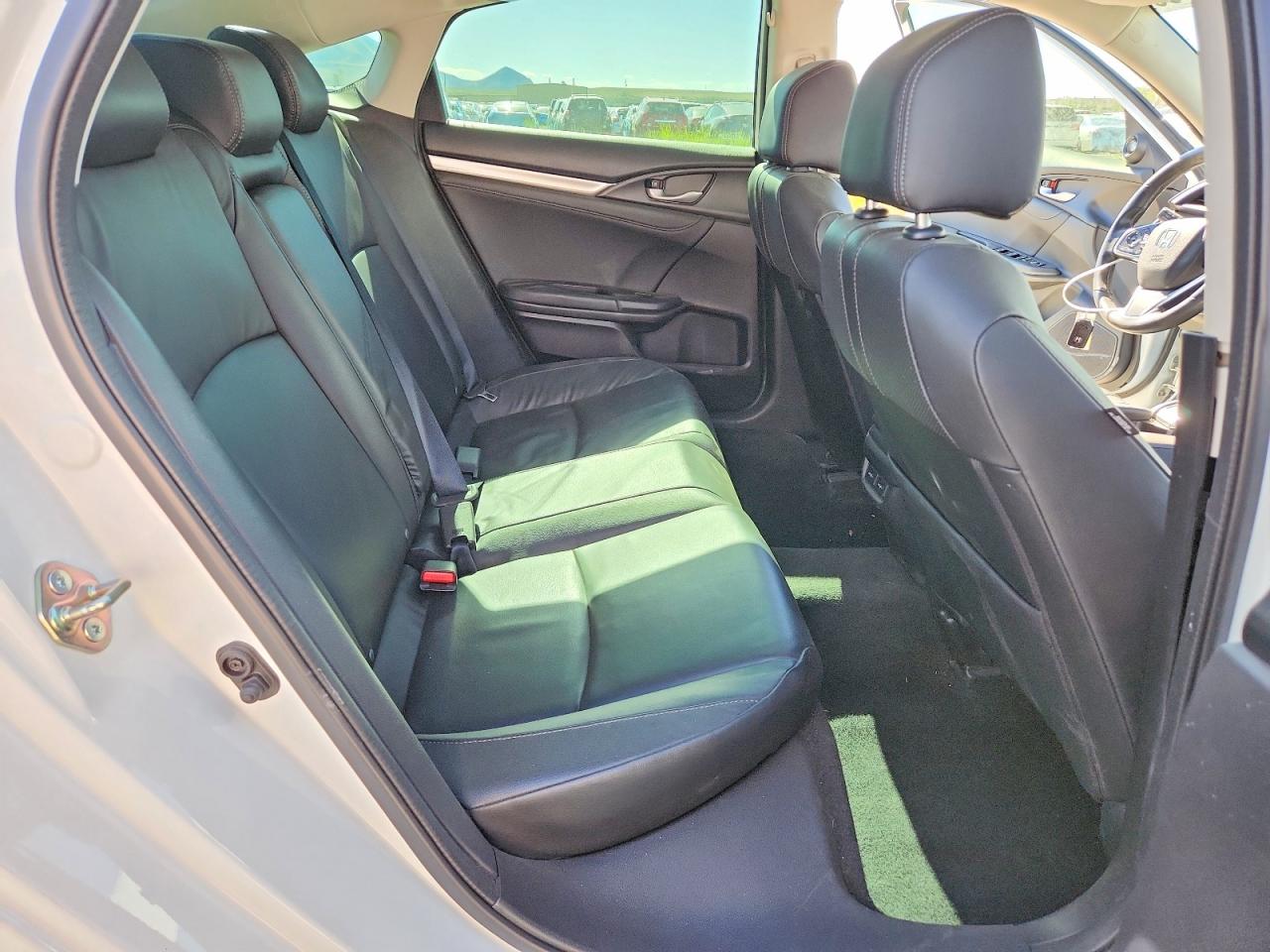 2016 Honda Civic Touring White vin: 19XFC1F9XGE030699