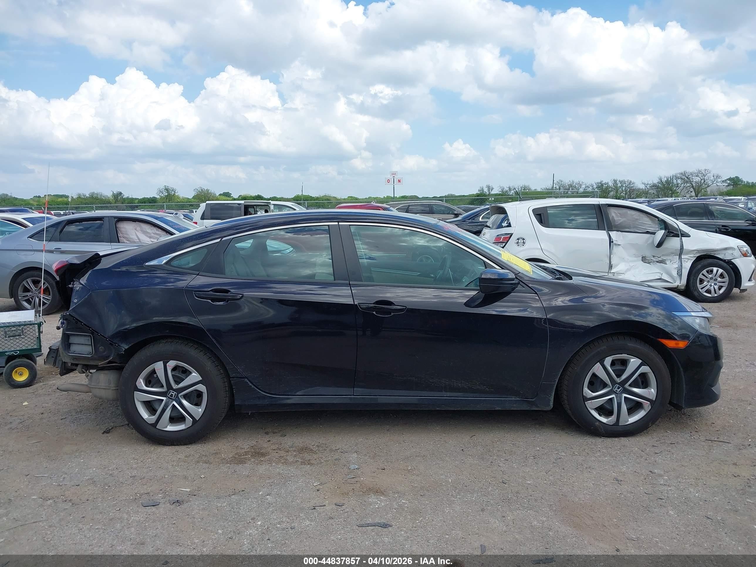 2018 Honda Civic Lx Черный vin: 19XFC2F50JE205990