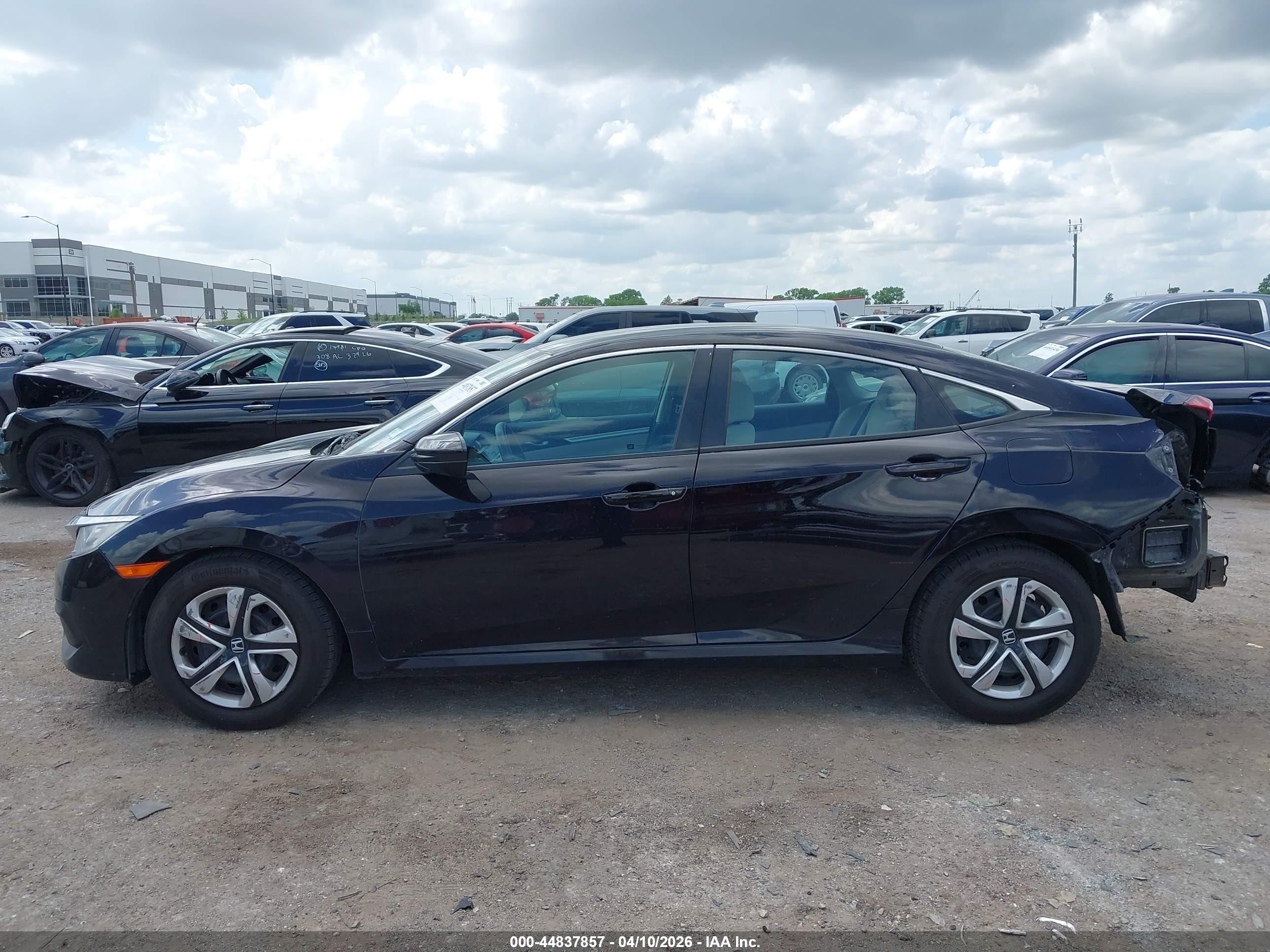2018 Honda Civic Lx Черный vin: 19XFC2F50JE205990