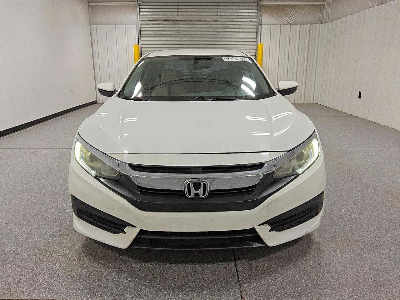 2016 Honda Civic Lx Белый vin: 19XFC2F51GE055574