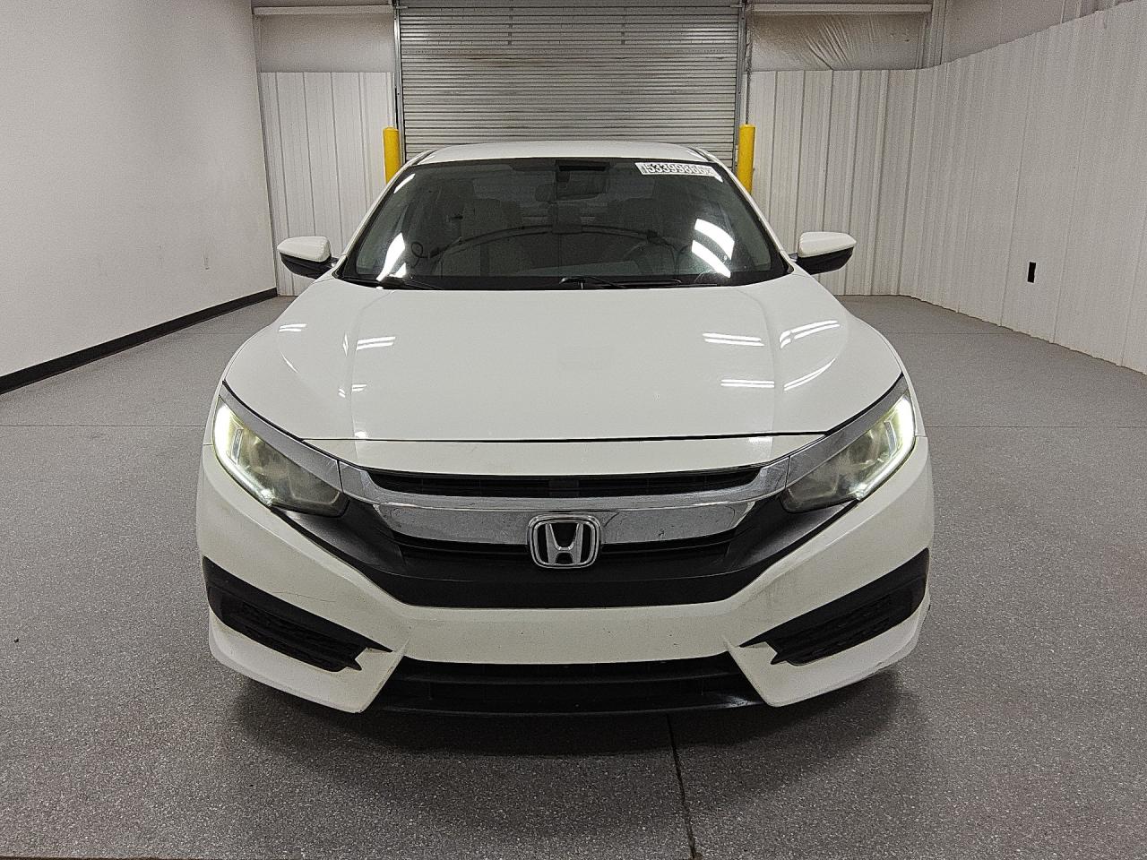 2016 Honda Civic Lx Белый vin: 19XFC2F51GE055574 Damage: Left Head Lamp, Faded, Repair Required